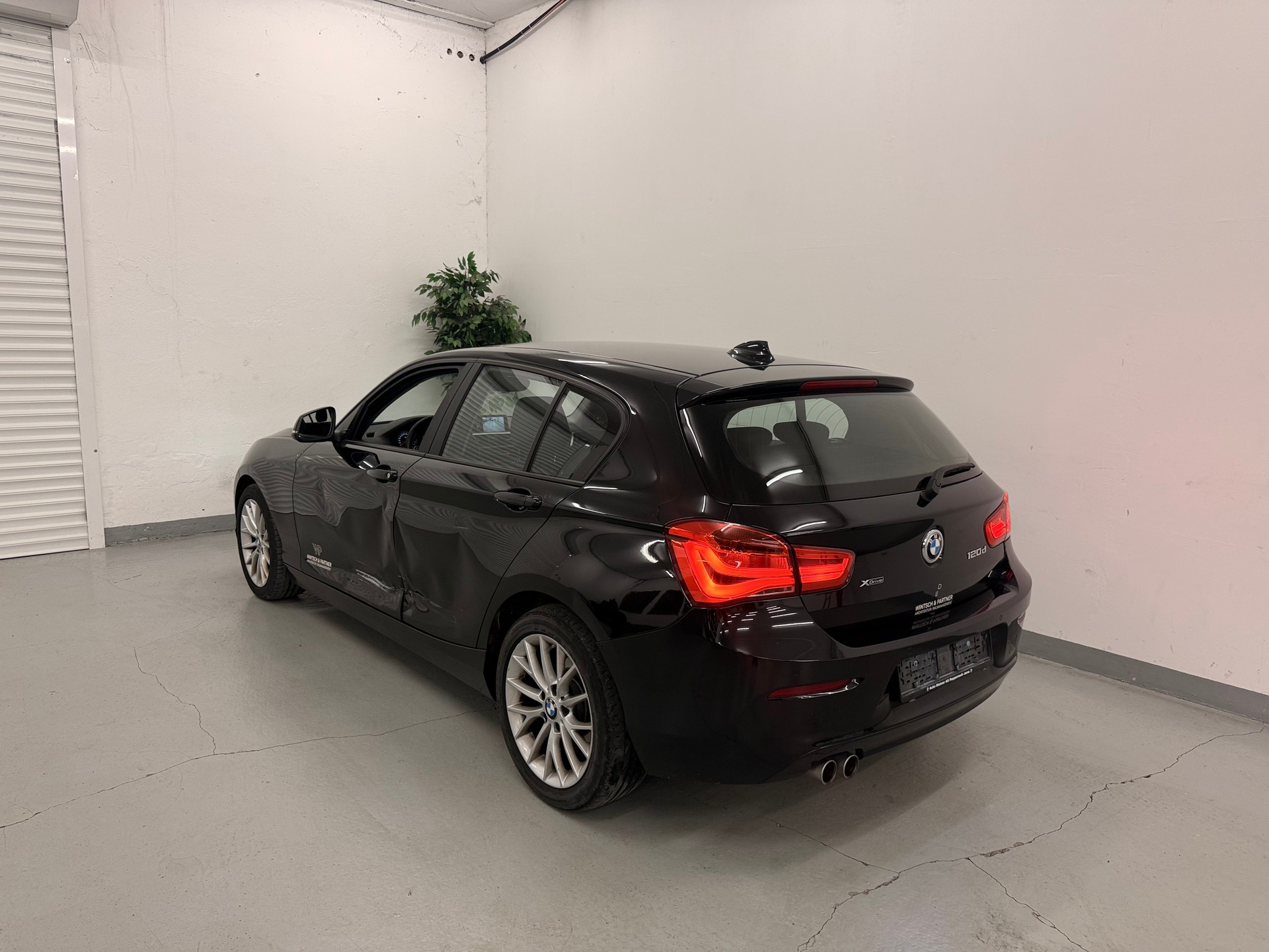 BMW 120d xDrive Edition Sport Line Steptronic-image-4