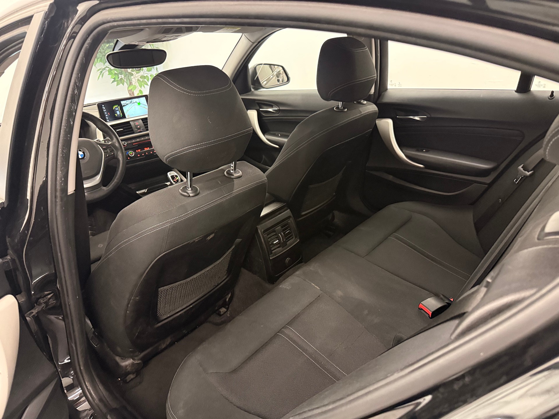 BMW 120d xDrive Edition Sport Line Steptronic-image-9
