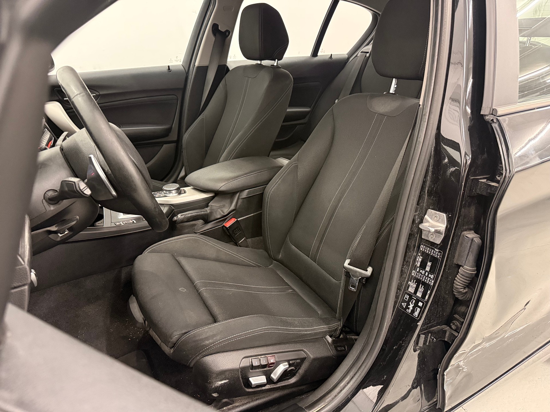 BMW 120d xDrive Edition Sport Line Steptronic-image-11