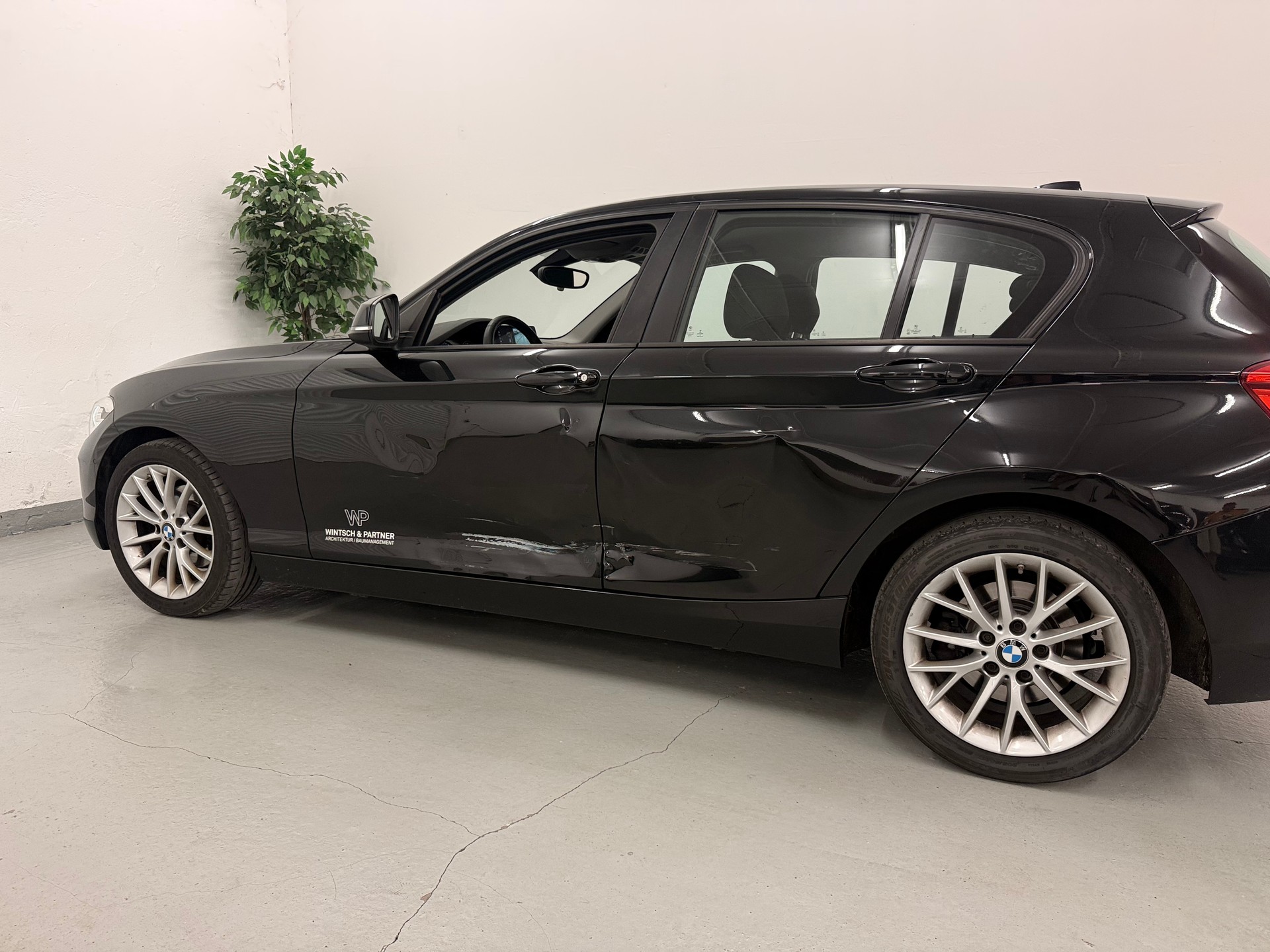 BMW 120d xDrive Edition Sport Line Steptronic-image-5