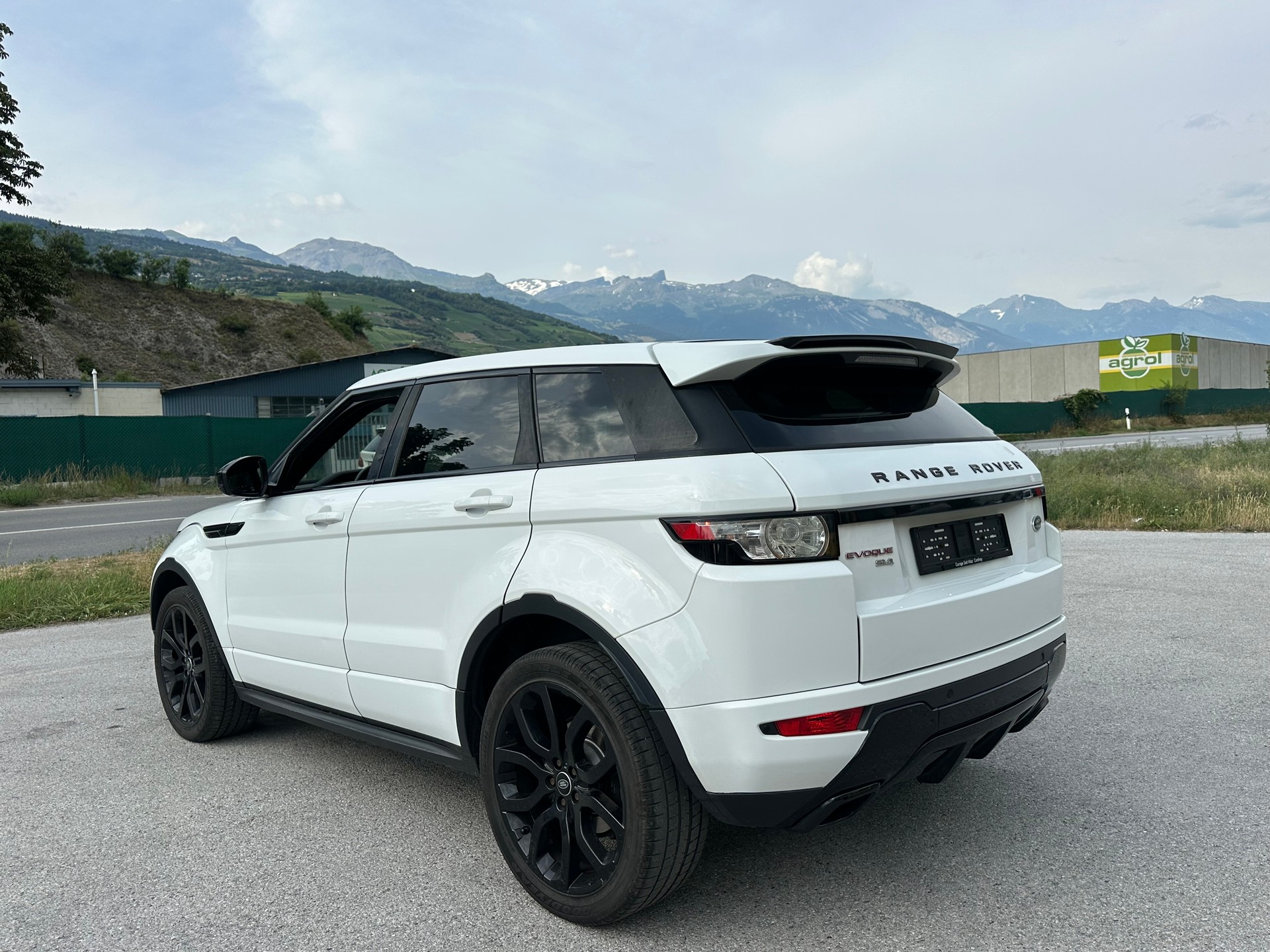 LAND ROVER Range Rover Evoque 2.0 Si4 Pure AT9-image-3