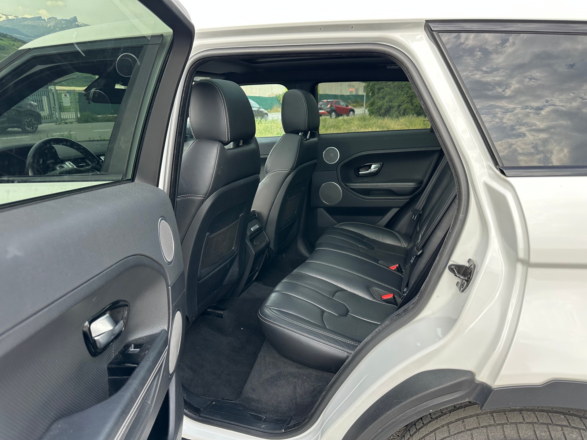 LAND ROVER Range Rover Evoque 2.0 Si4 Pure AT9-image-15