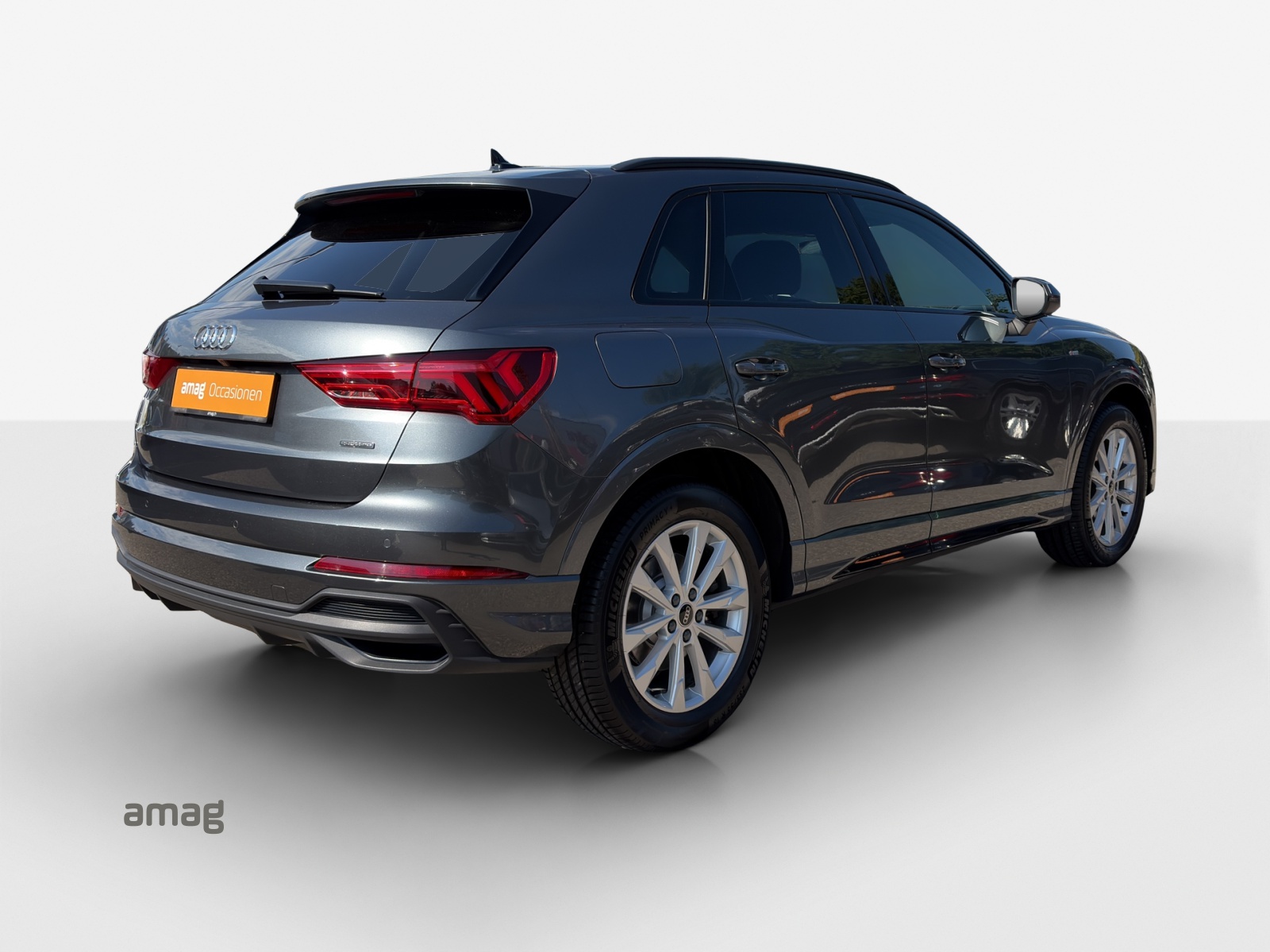 AUDI Q3 40 TFSI S line quattro S-tronic-image-4