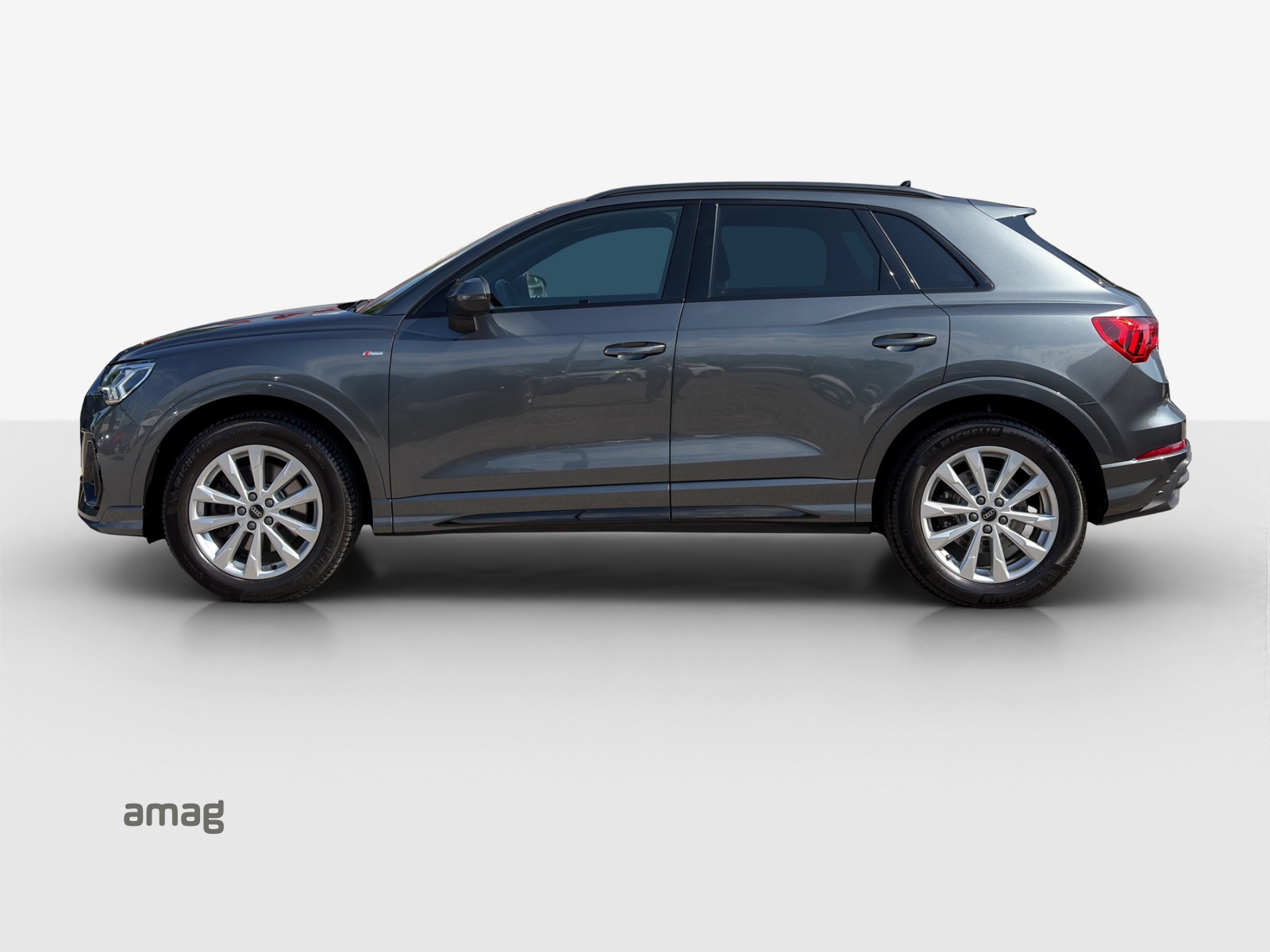 AUDI Q3 40 TFSI S line quattro S-tronic-image-1