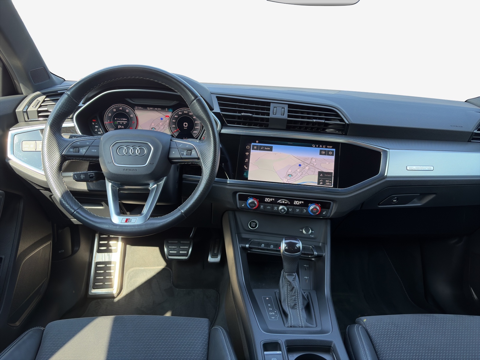 AUDI Q3 40 TFSI S line quattro S-tronic-image-8