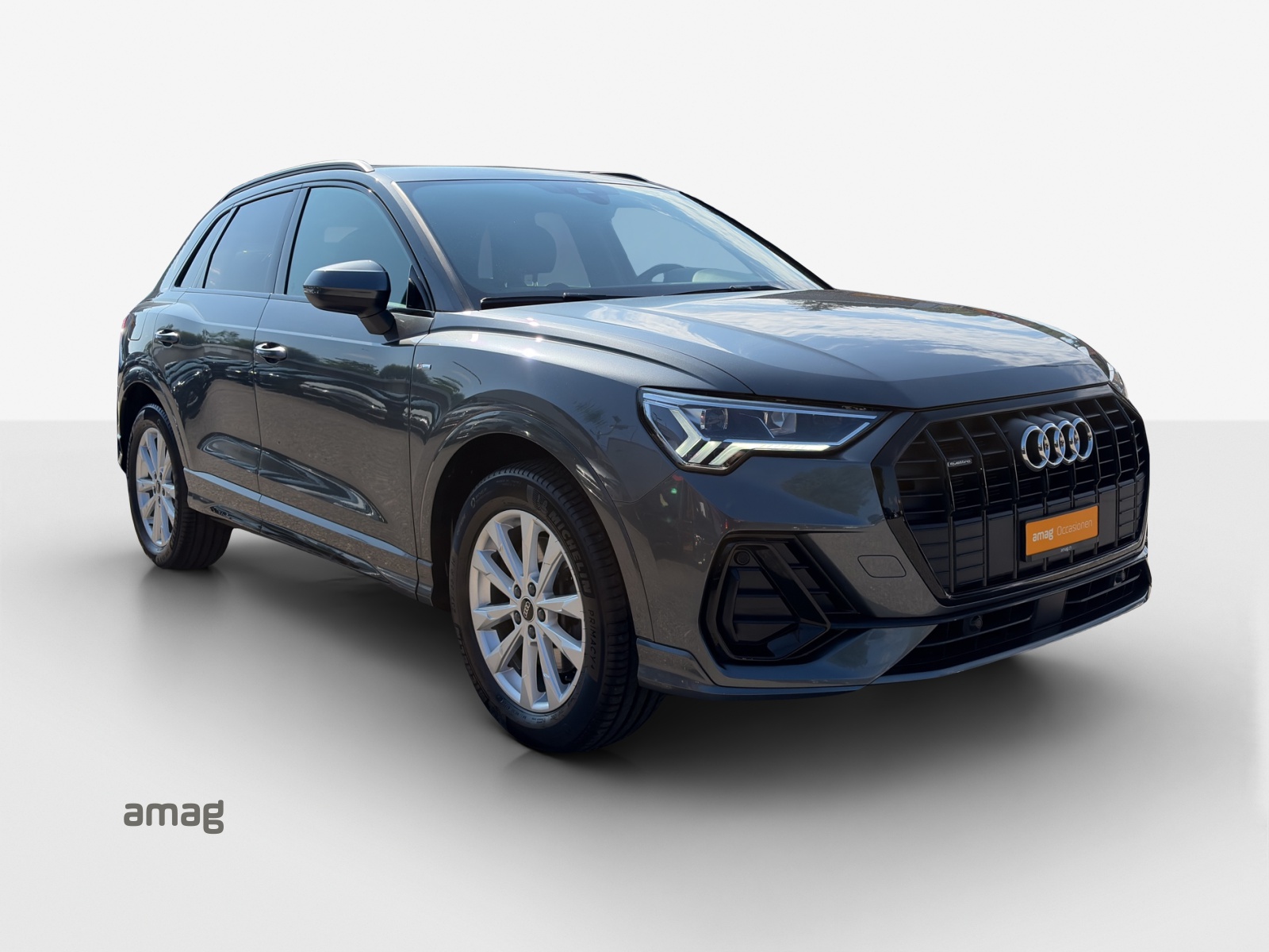 AUDI Q3 40 TFSI S line quattro S-tronic-image-5