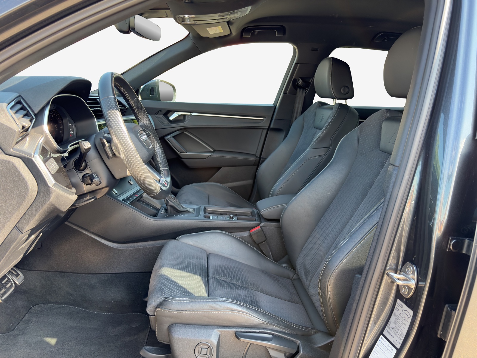 AUDI Q3 40 TFSI S line quattro S-tronic-image-7
