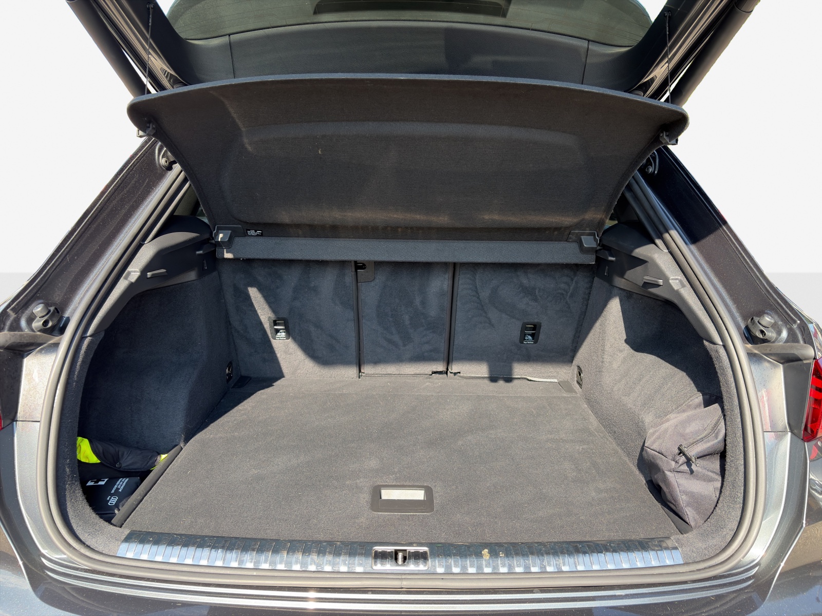 AUDI Q3 40 TFSI S line quattro S-tronic-image-12