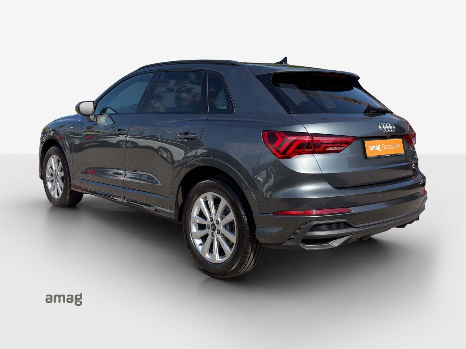 AUDI Q3 40 TFSI S line quattro S-tronic-image-2