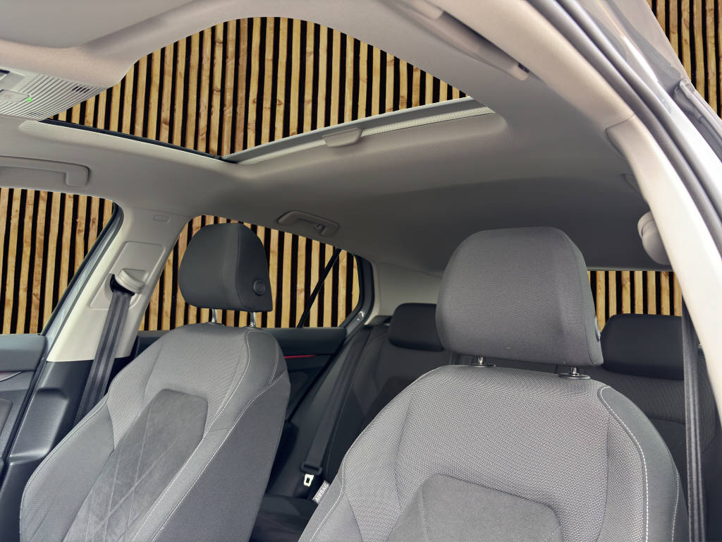 VW Golf VIII 2.0 TSI Style DSG-image-13
