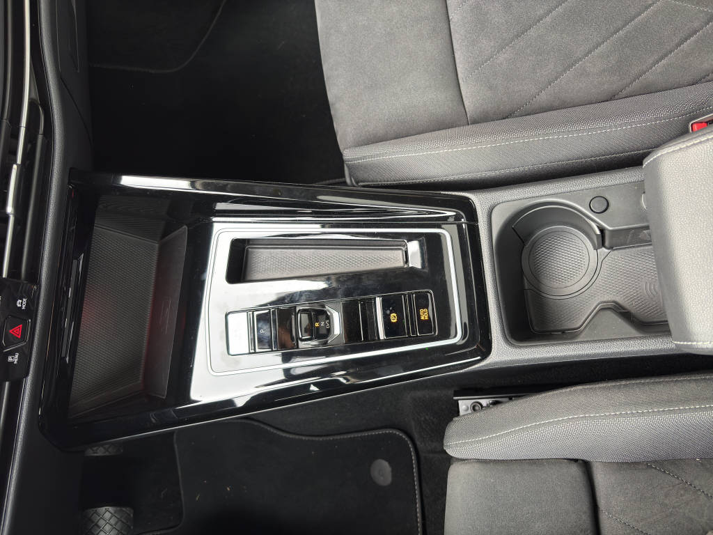 VW Golf VIII 2.0 TSI Style DSG-image-11