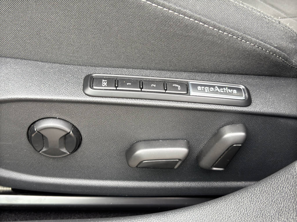 VW Golf VIII 2.0 TSI Style DSG-image-16