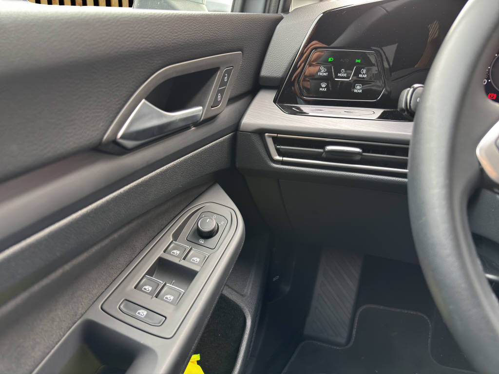 VW Golf VIII 2.0 TSI Style DSG-image-12