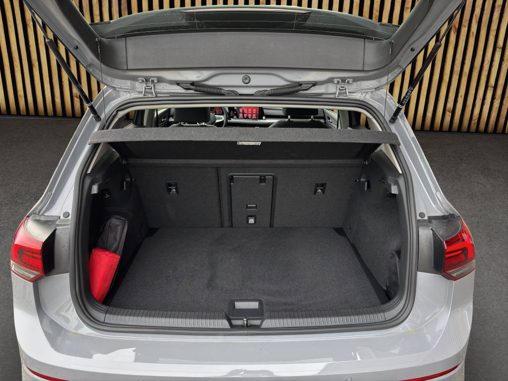 VW Golf VIII 2.0 TSI Style DSG-image-14
