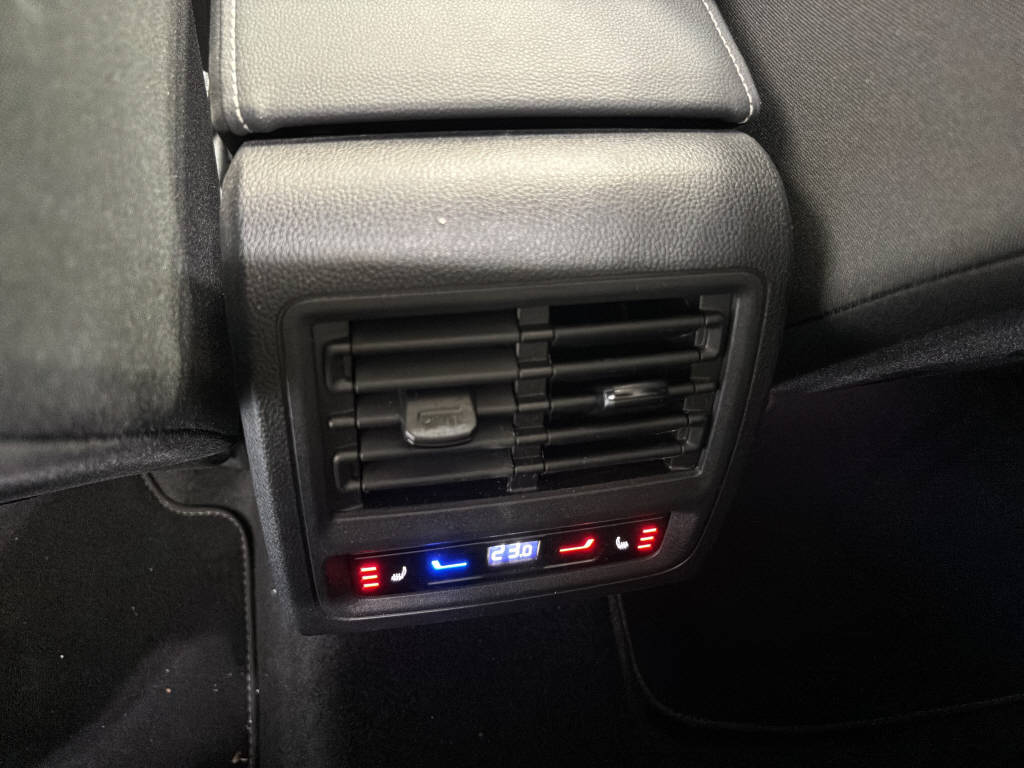 VW Golf VIII 2.0 TSI Style DSG-image-19