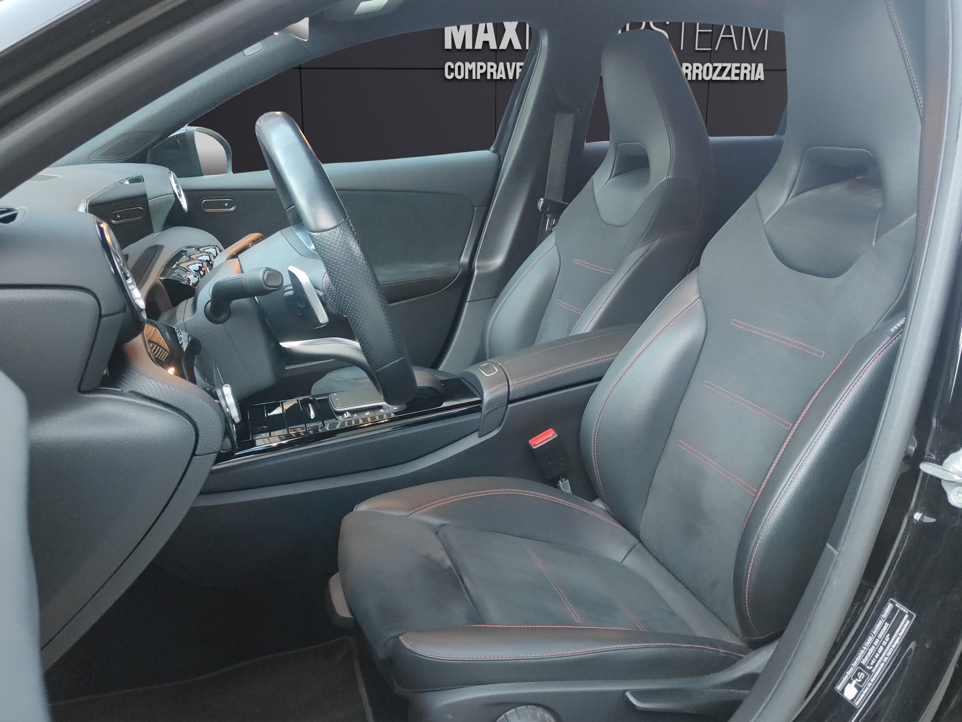 MERCEDES-BENZ A 200 4Matic AMG Line 8G-DCT-image-7