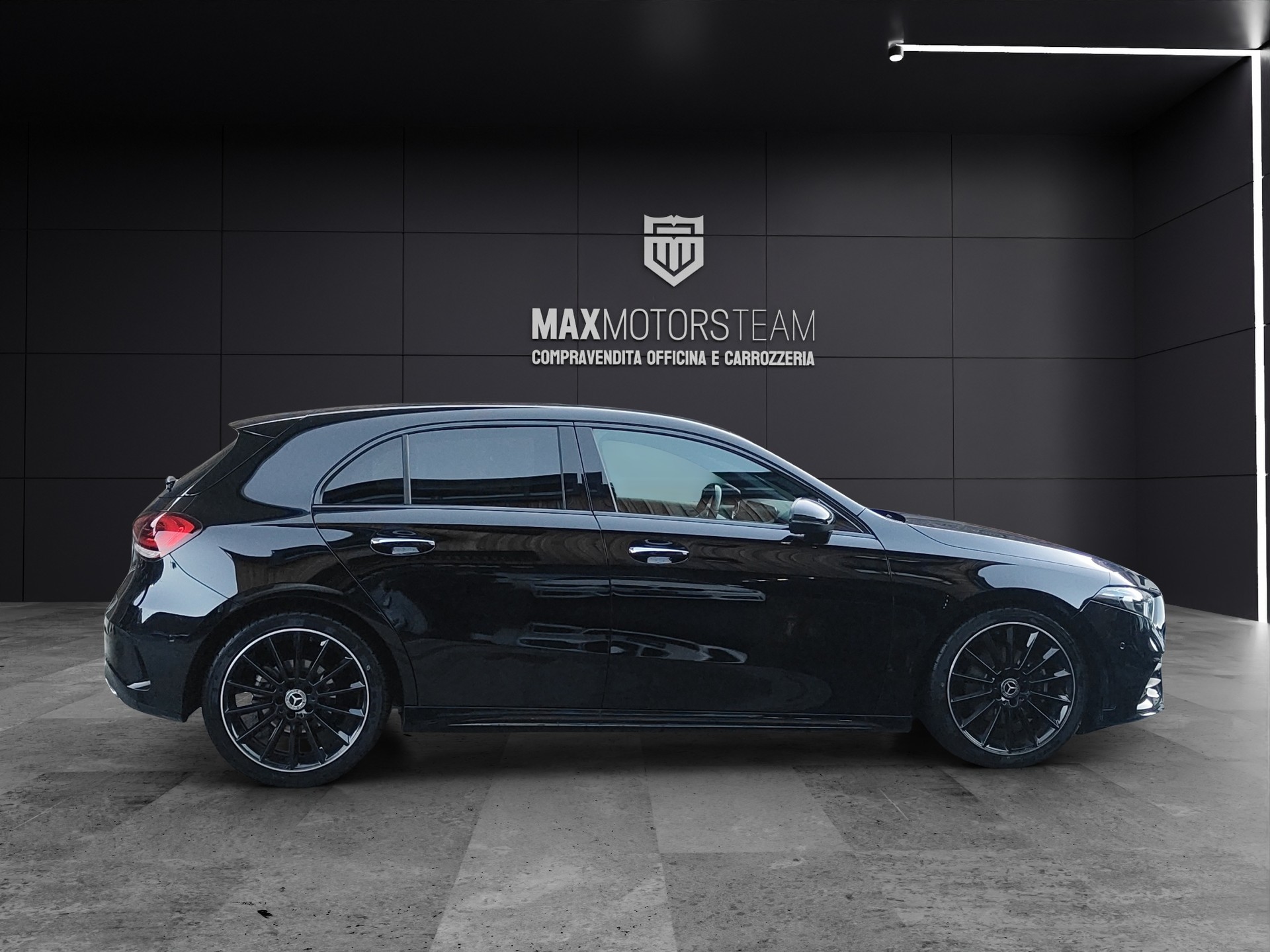 MERCEDES-BENZ A 200 4Matic AMG Line 8G-DCT-image-3