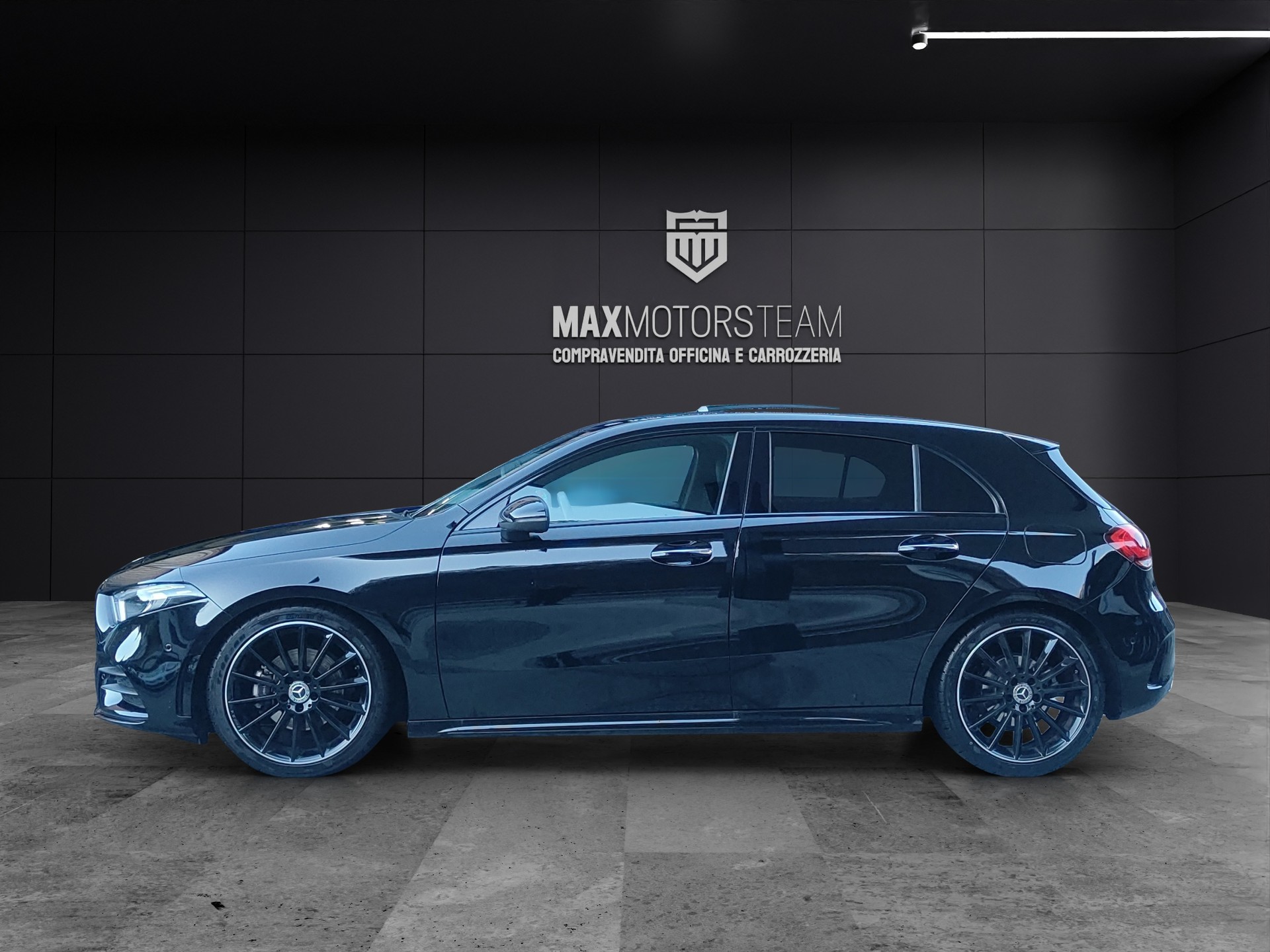 MERCEDES-BENZ A 200 4Matic AMG Line 8G-DCT-image-2