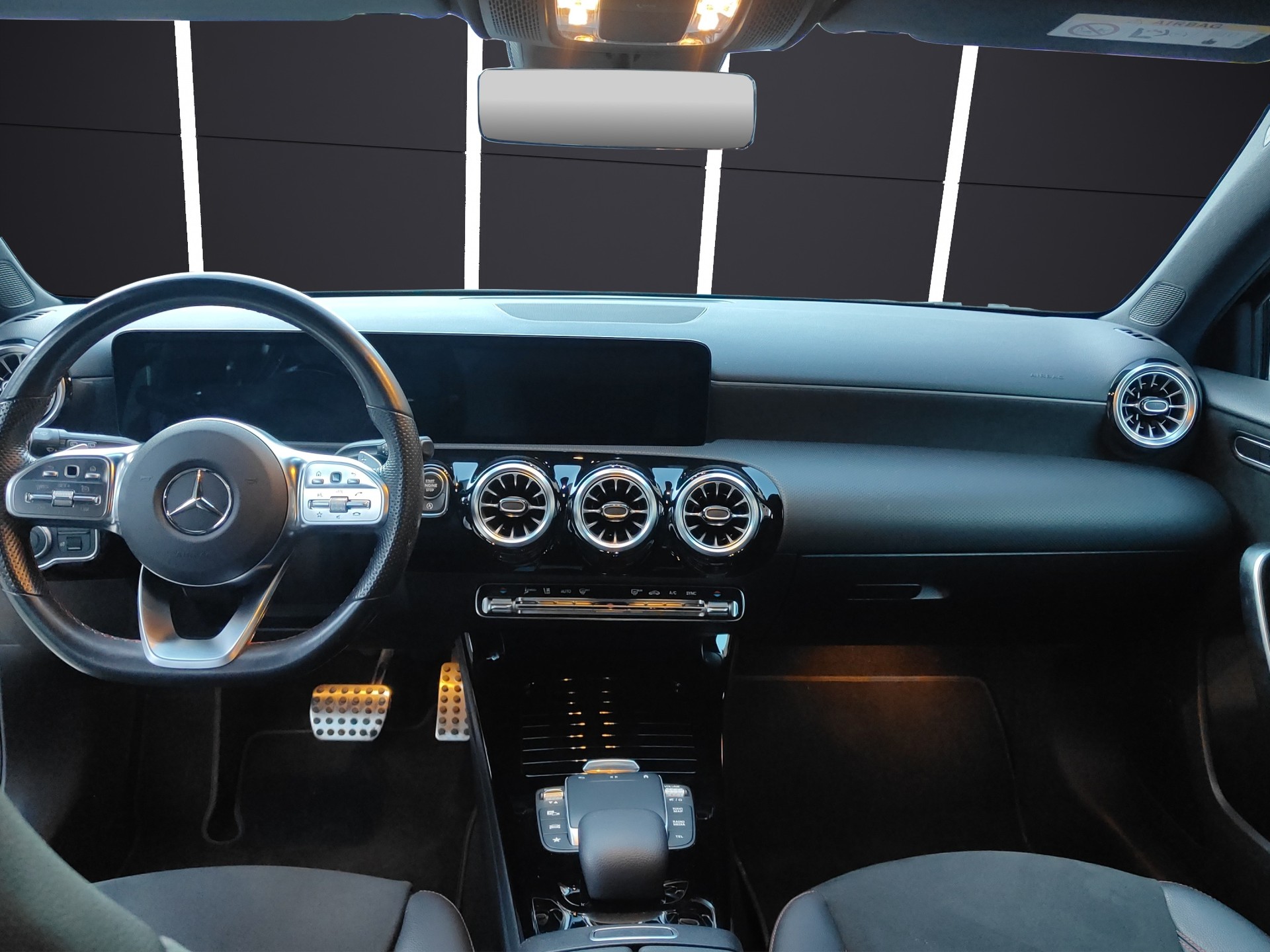 MERCEDES-BENZ A 200 4Matic AMG Line 8G-DCT-image-9