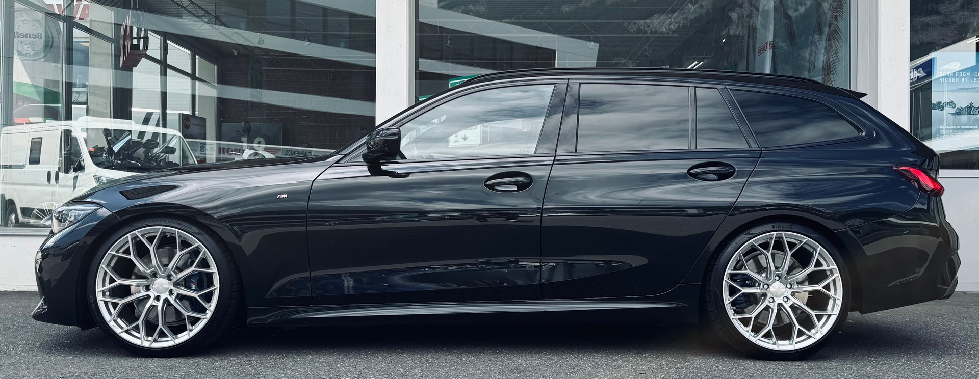 BMW M340i xDrive 48V Touring Steptronic-showroom-element-2