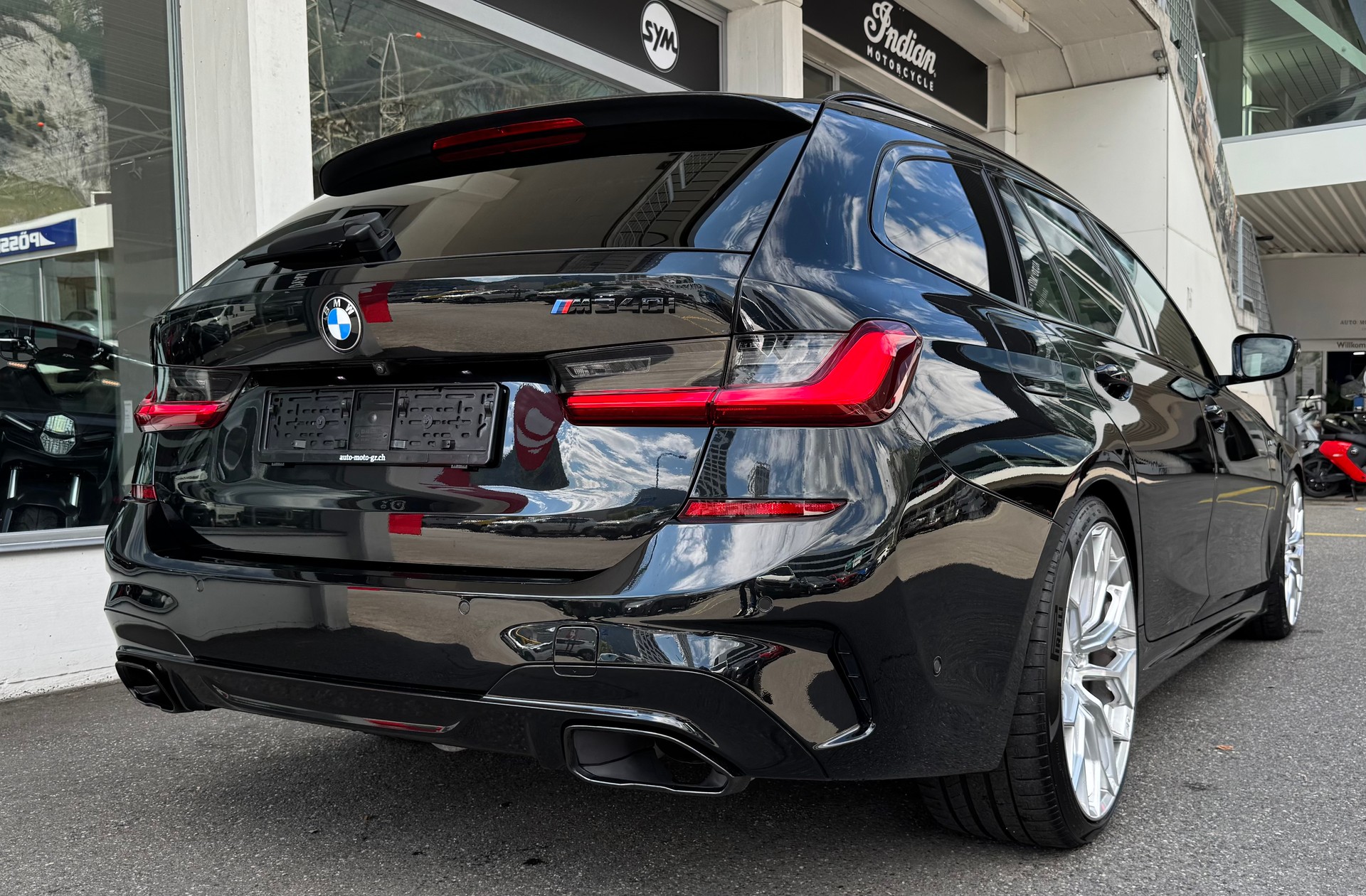 BMW M340i xDrive 48V Touring Steptronic-image-4