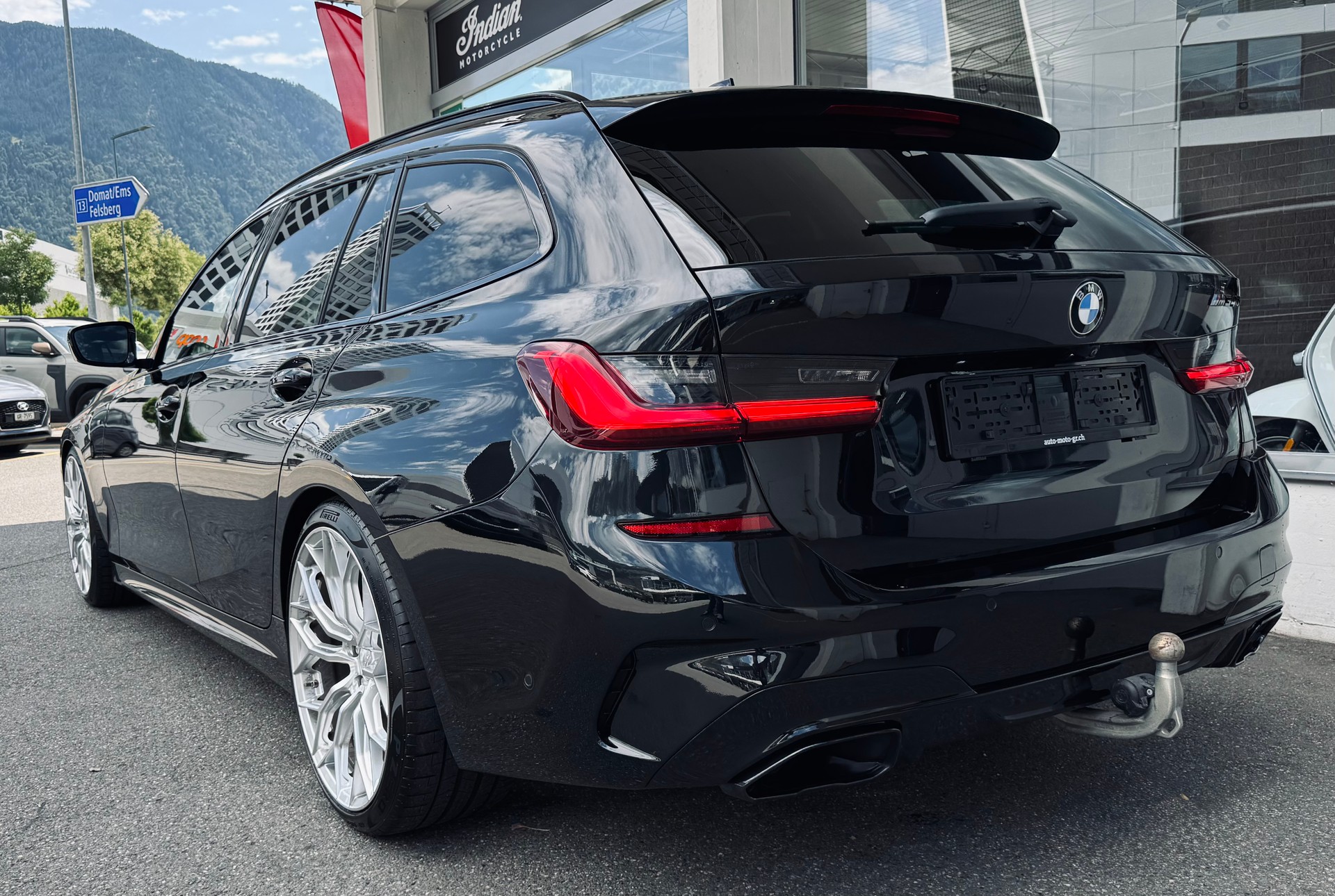 BMW M340i xDrive 48V Touring Steptronic-showroom-element-3