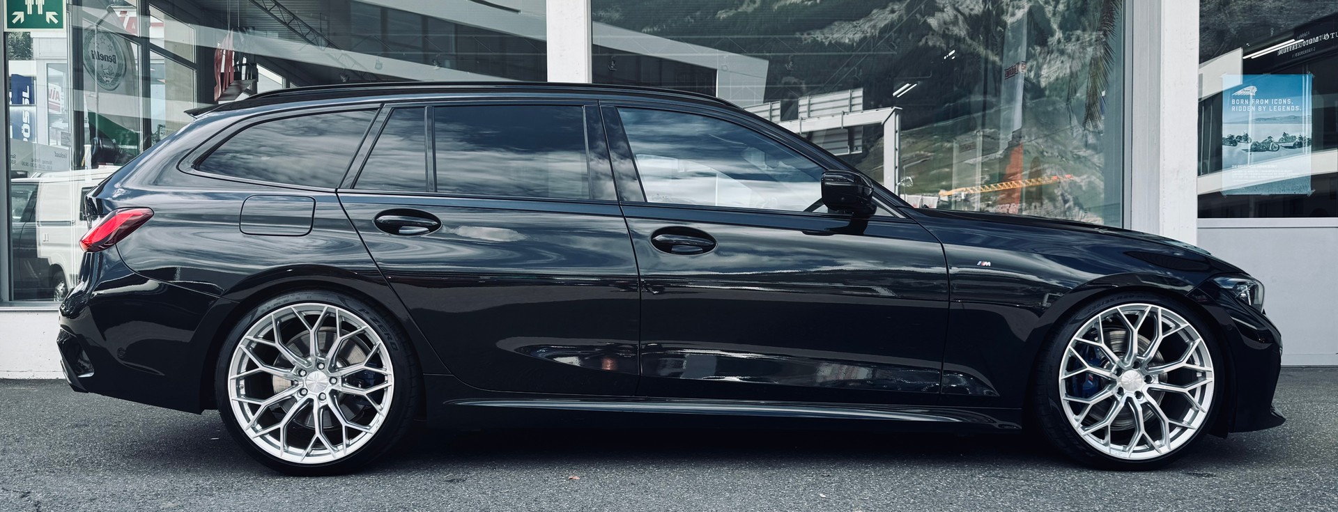 BMW M340i xDrive 48V Touring Steptronic-showroom-element-1