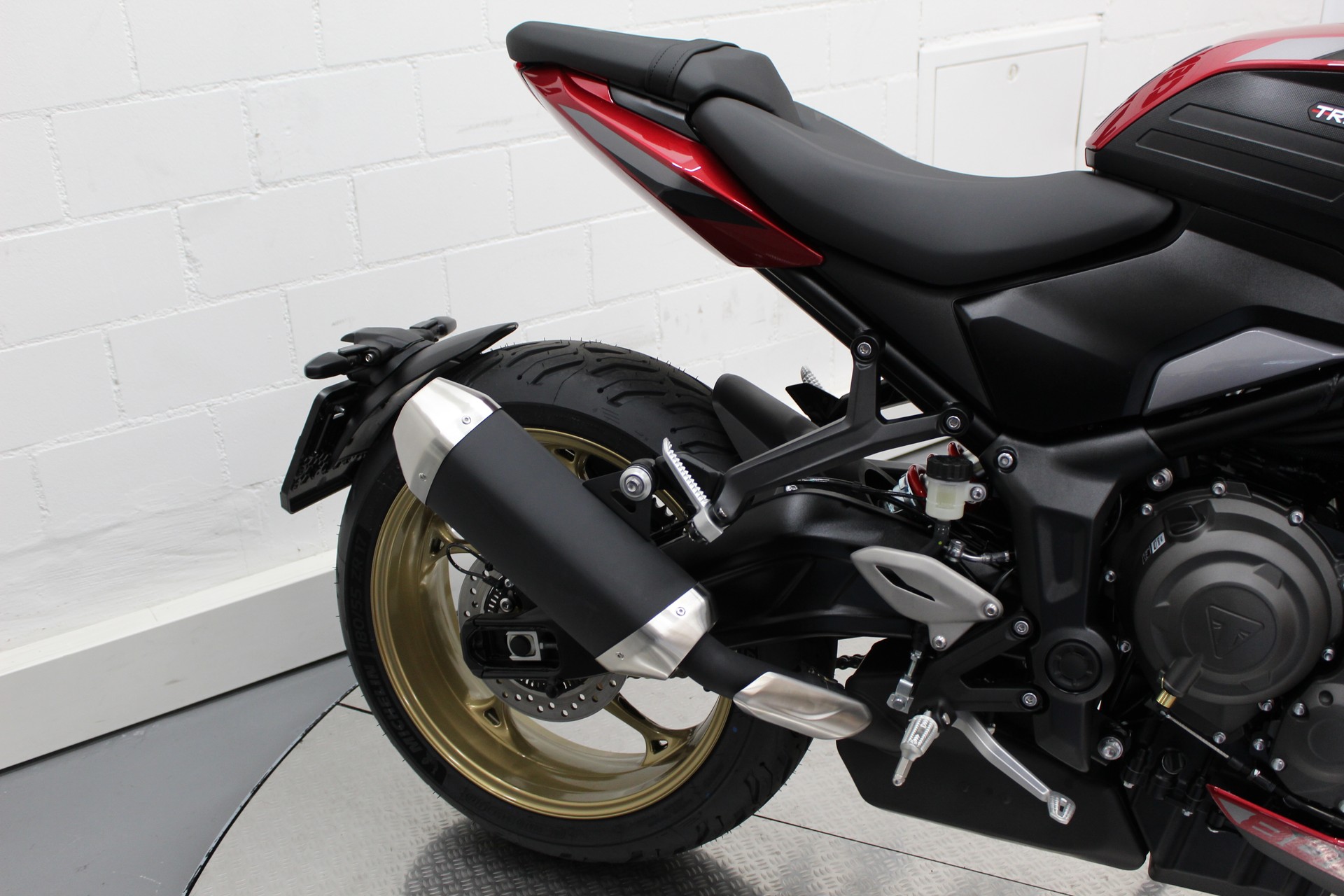 TRIUMPH Trident 800-image-8