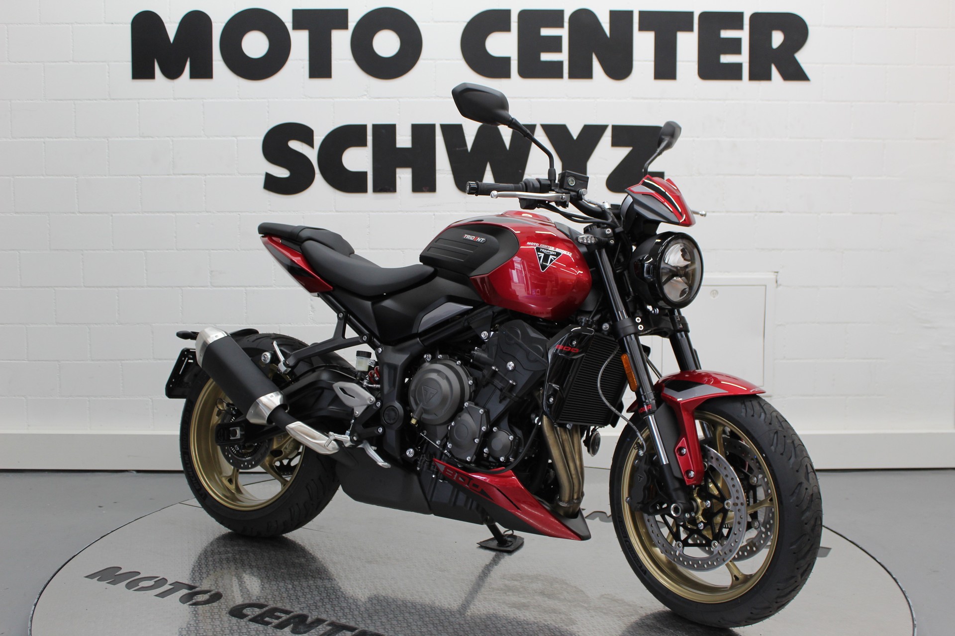 TRIUMPH Trident 800-showroom-element-1