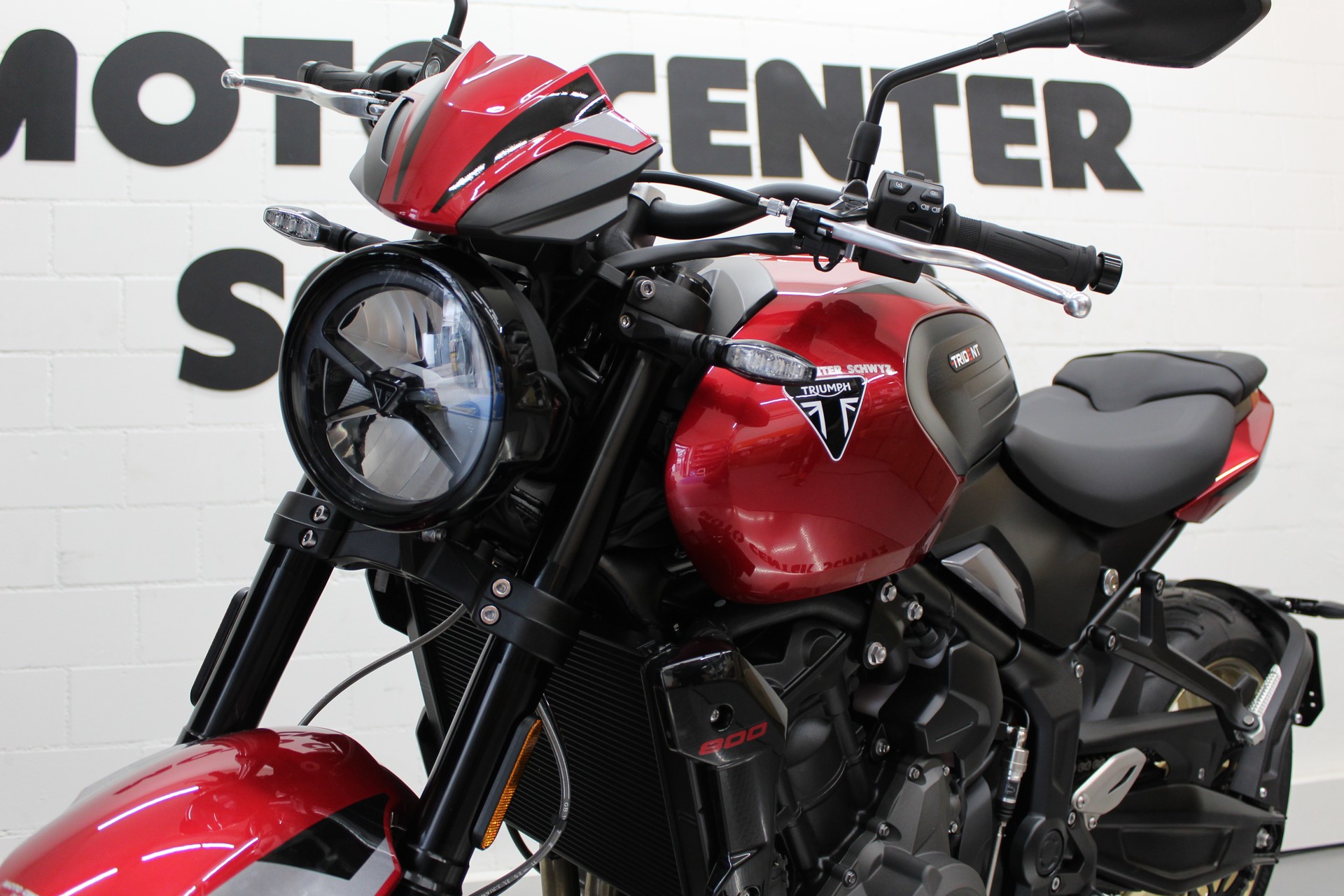 TRIUMPH Trident 800-image-6