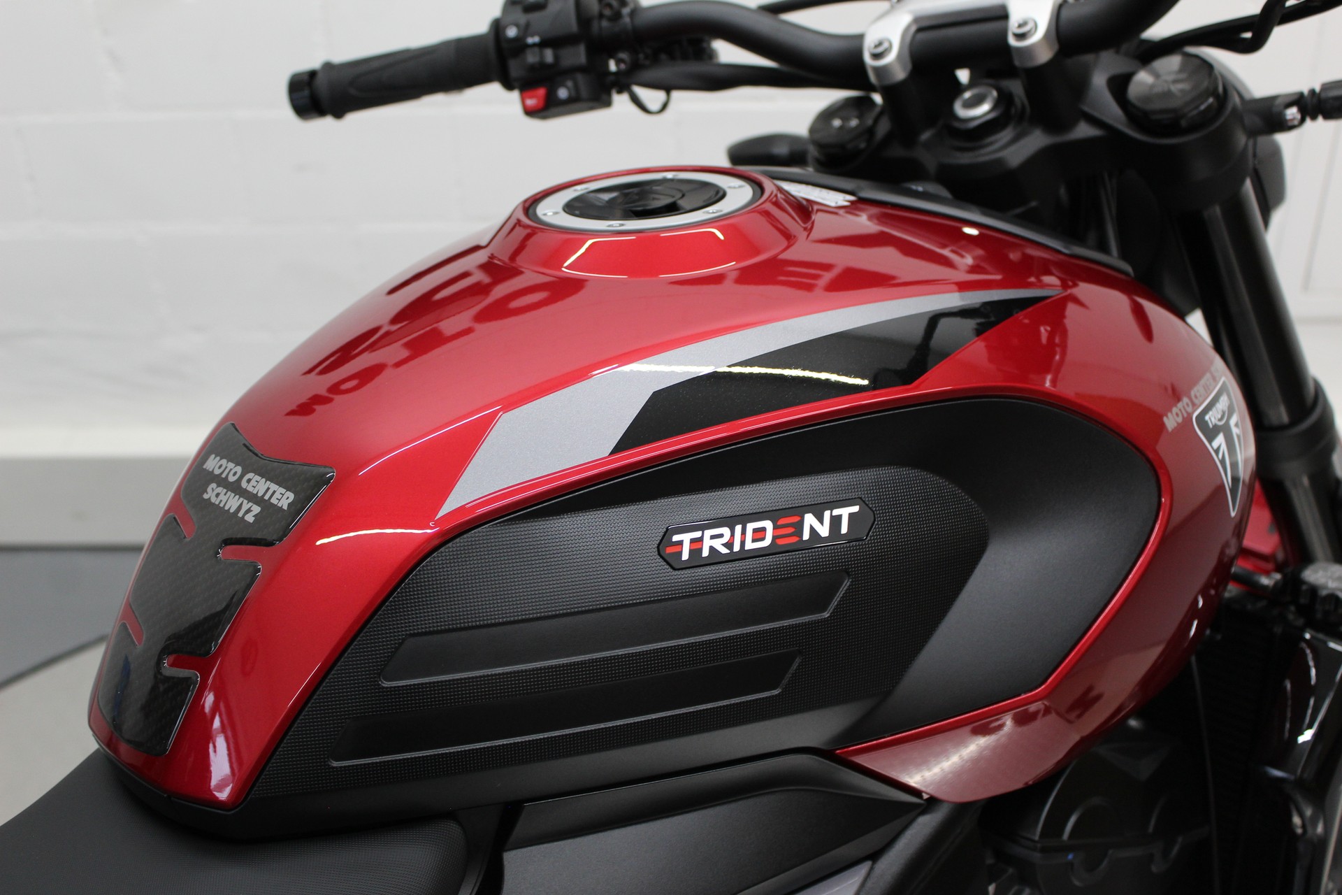 TRIUMPH Trident 800-image-9