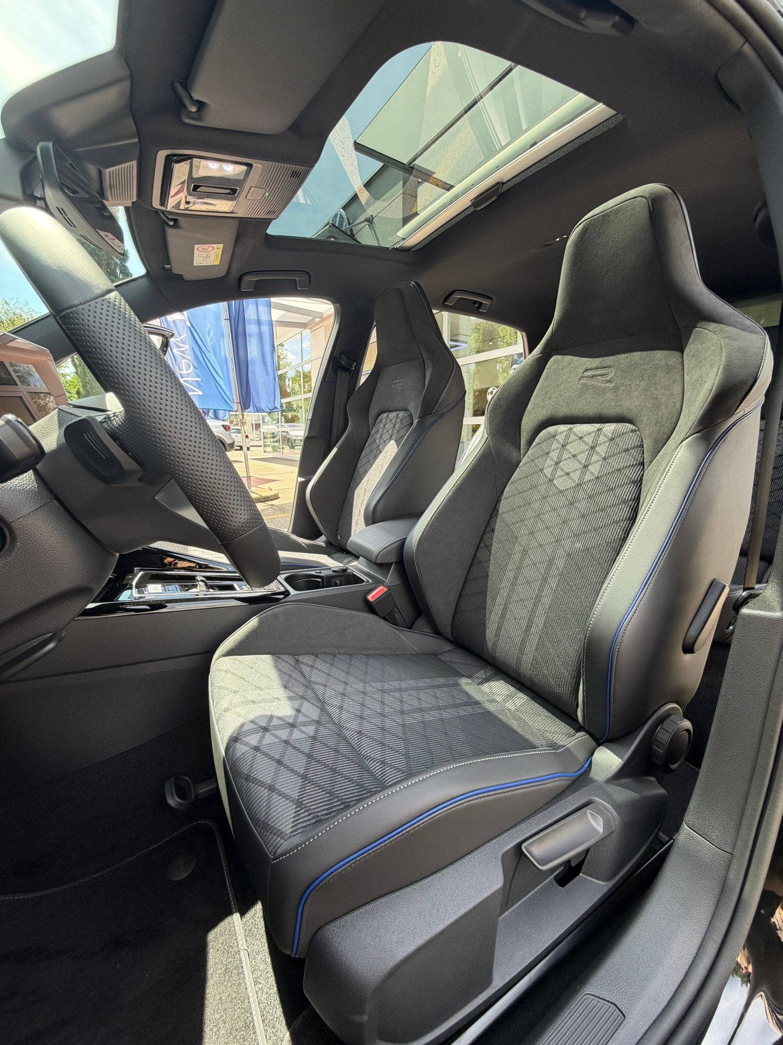 VW Golf 2.0 TSI R-Line DSG 4 Motion-image-11