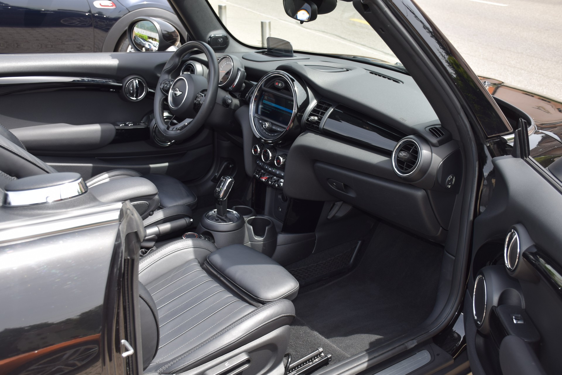MINI Cooper SD Cabriolet Steptronic-image-10