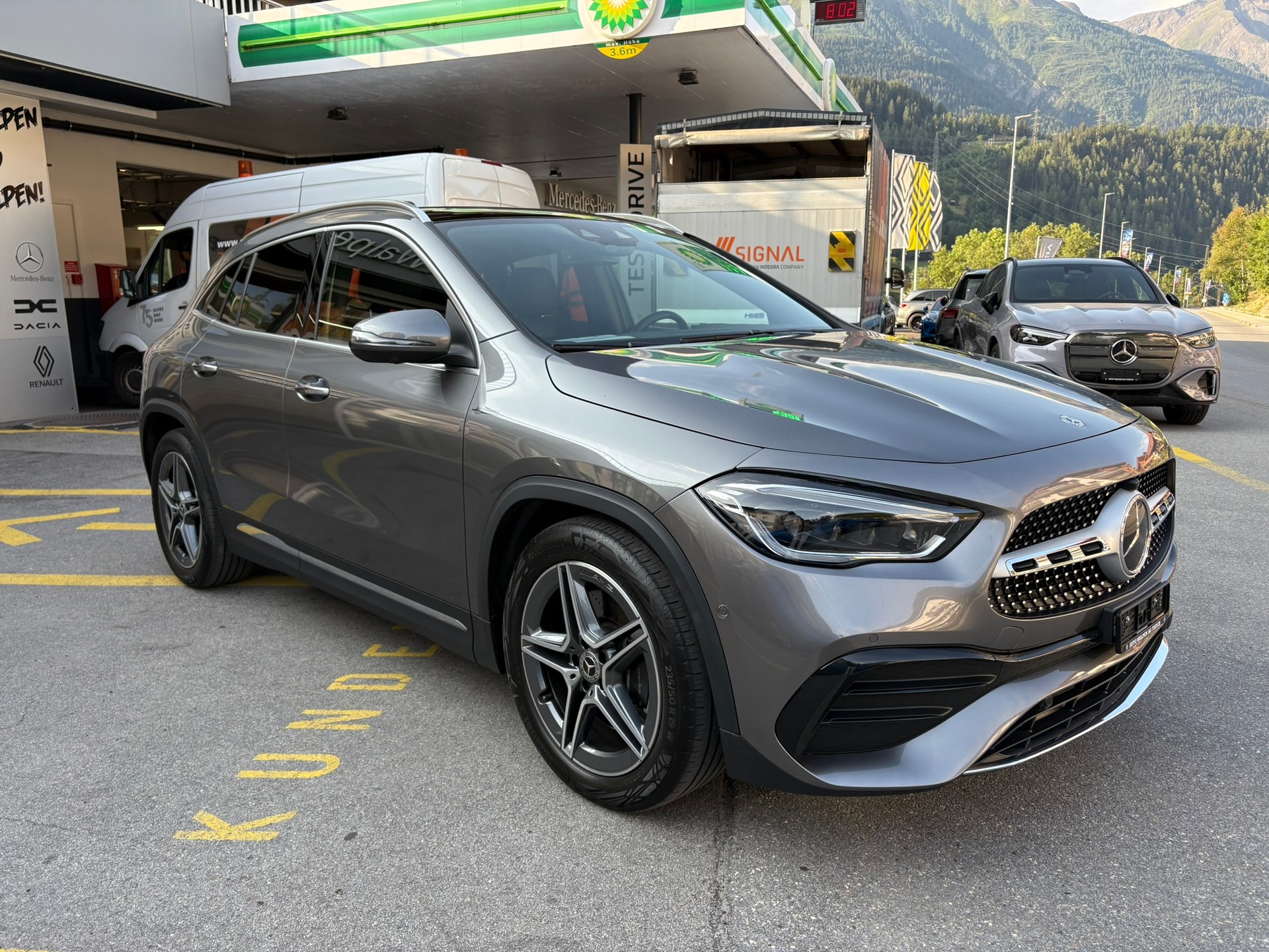 MERCEDES-BENZ GLA 250 AMG Line 4Matic-showroom-element-2