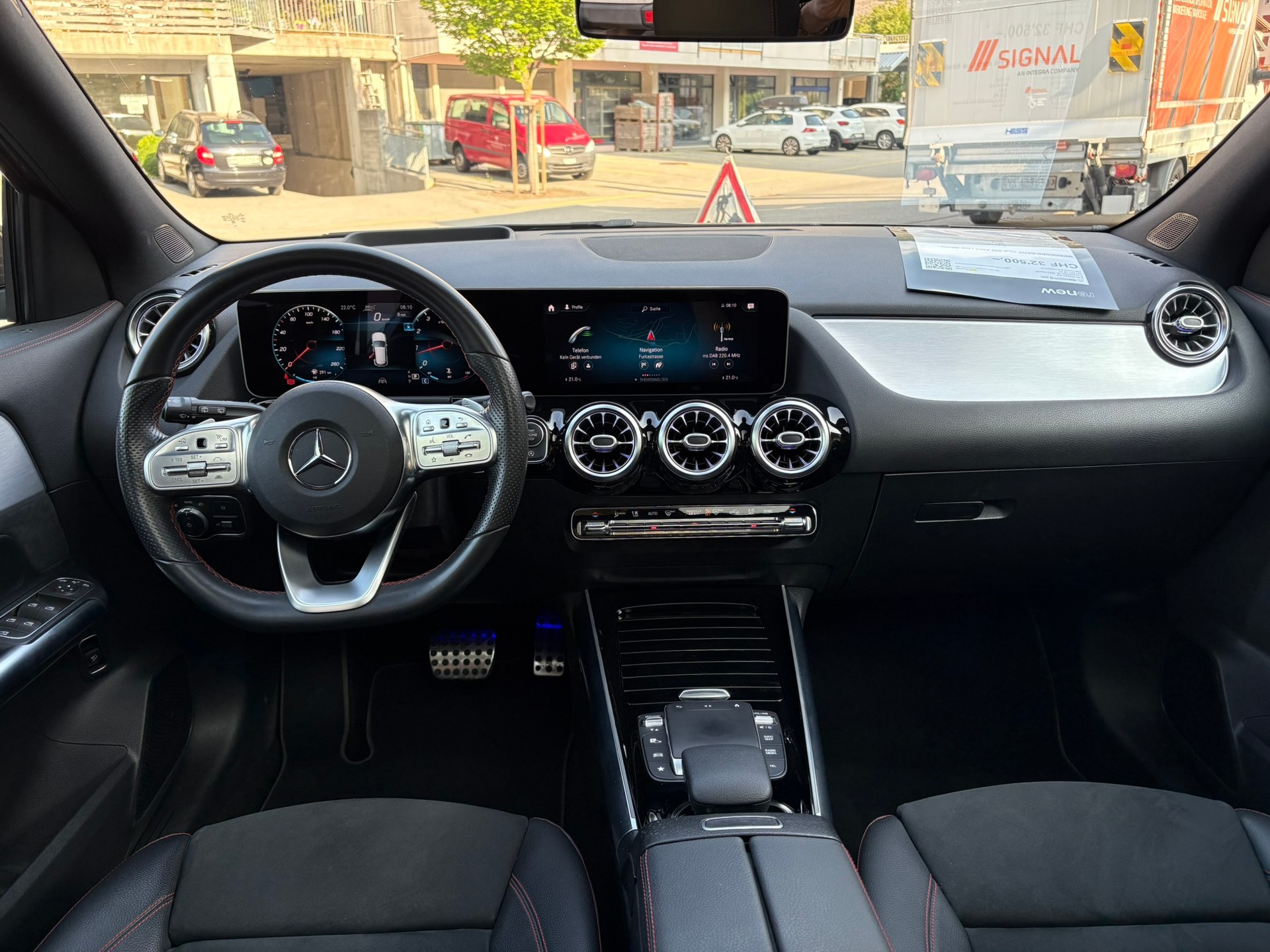 MERCEDES-BENZ GLA 250 AMG Line 4Matic-image-13