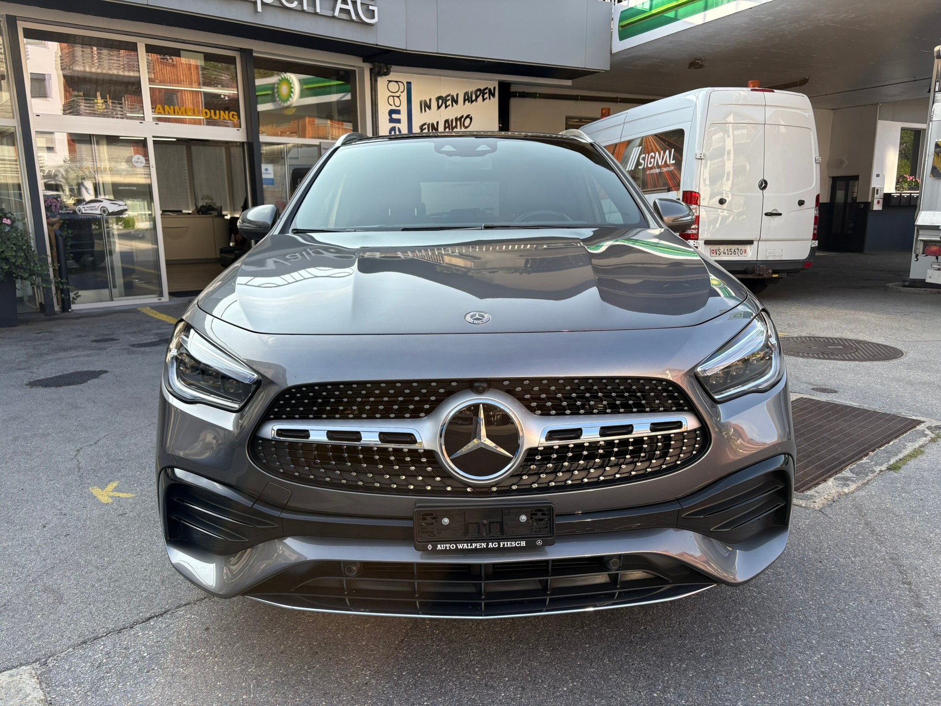 MERCEDES-BENZ GLA 250 AMG Line 4Matic-showroom-element-1