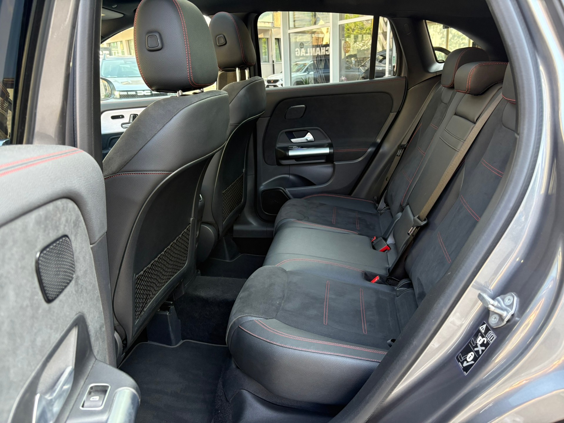 MERCEDES-BENZ GLA 250 AMG Line 4Matic-image-12