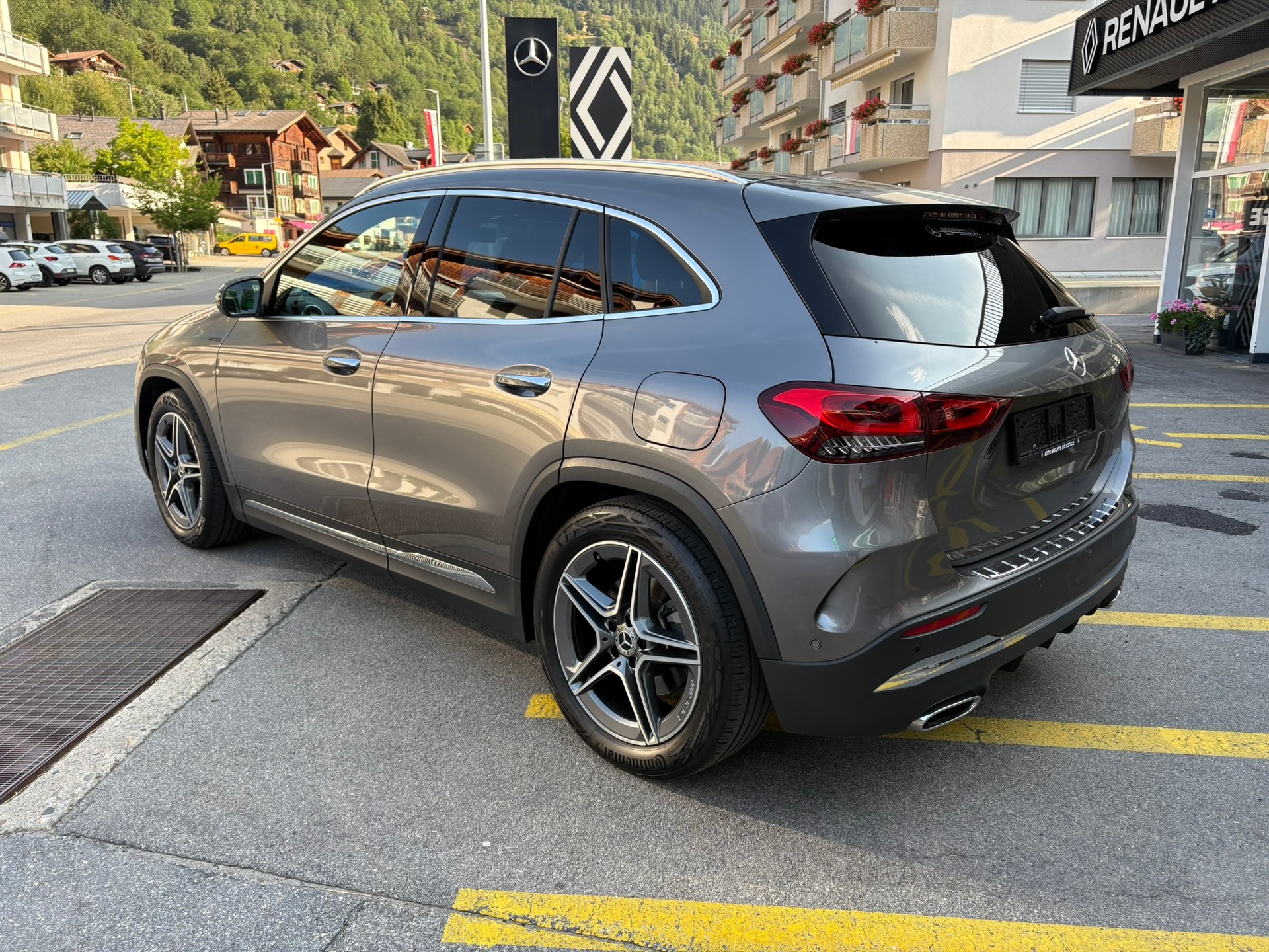 MERCEDES-BENZ GLA 250 AMG Line 4Matic-image-6