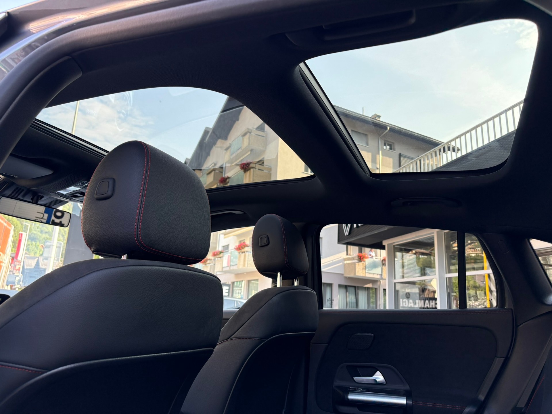 MERCEDES-BENZ GLA 250 AMG Line 4Matic-image-14