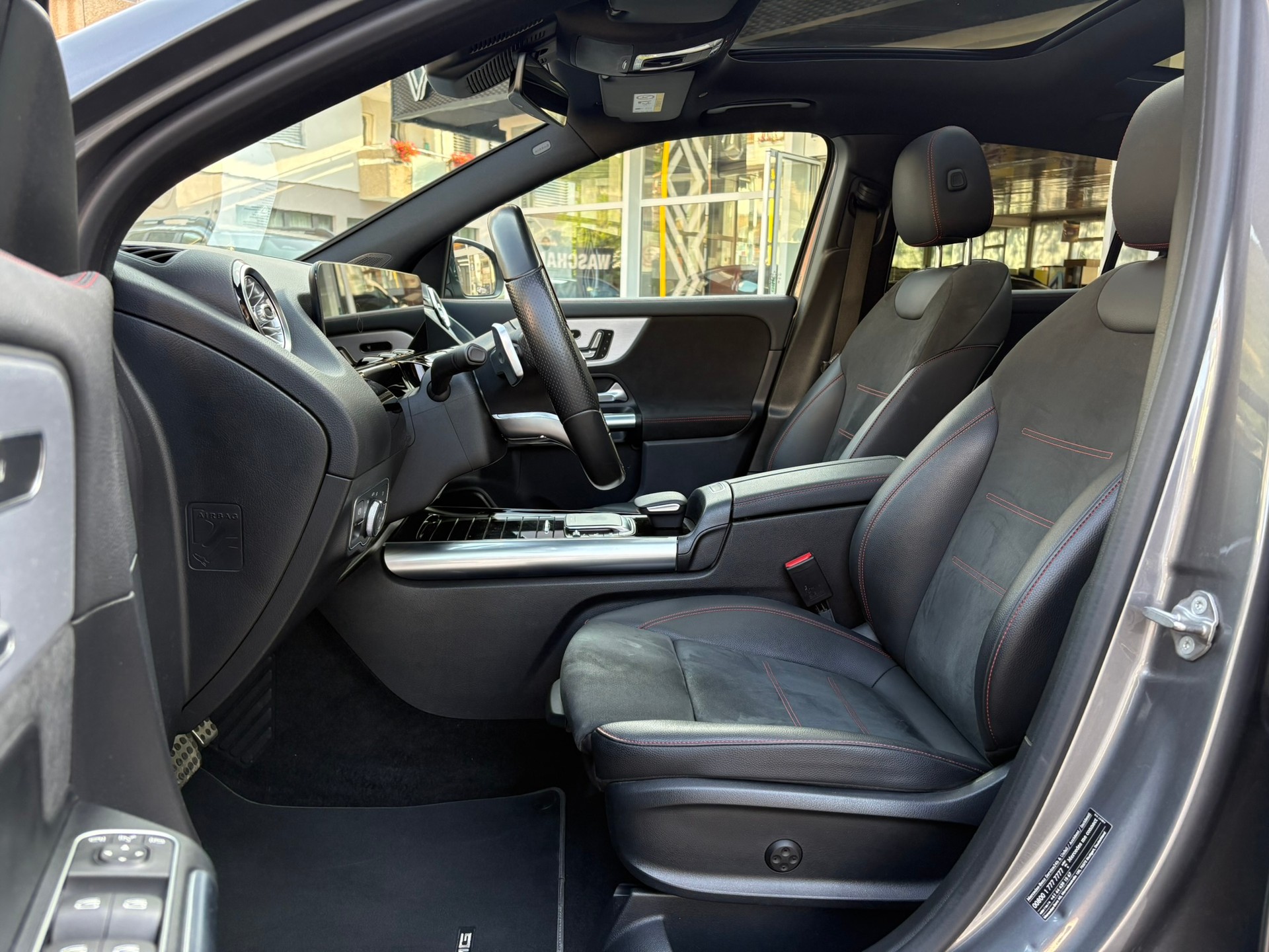 MERCEDES-BENZ GLA 250 AMG Line 4Matic-image-8