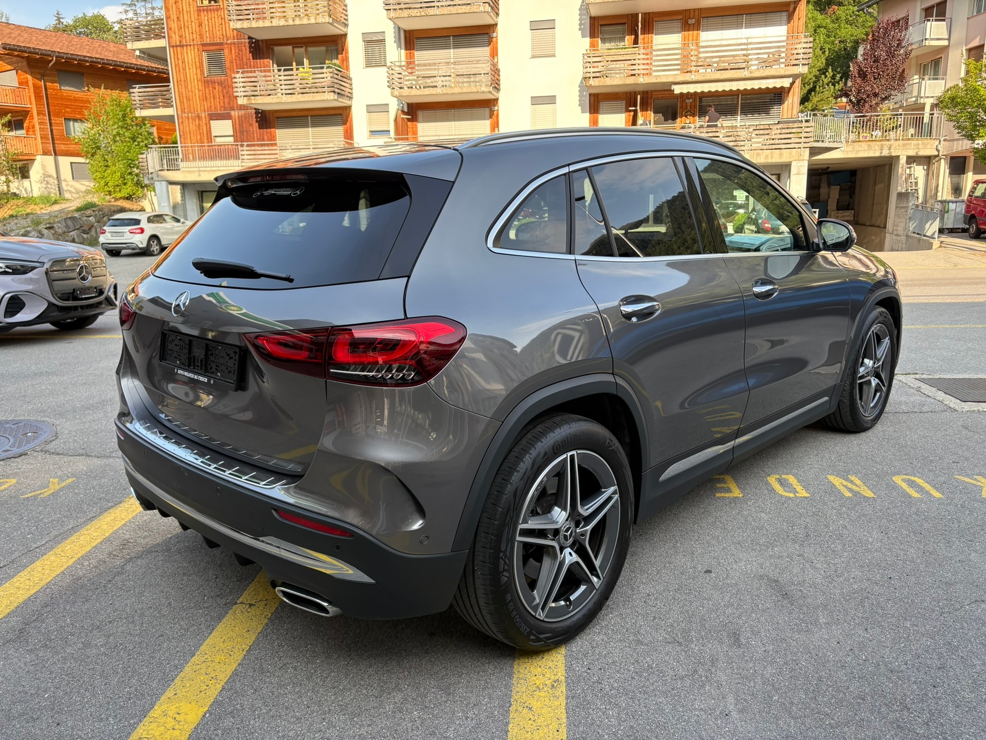 MERCEDES-BENZ GLA 250 AMG Line 4Matic-image-4