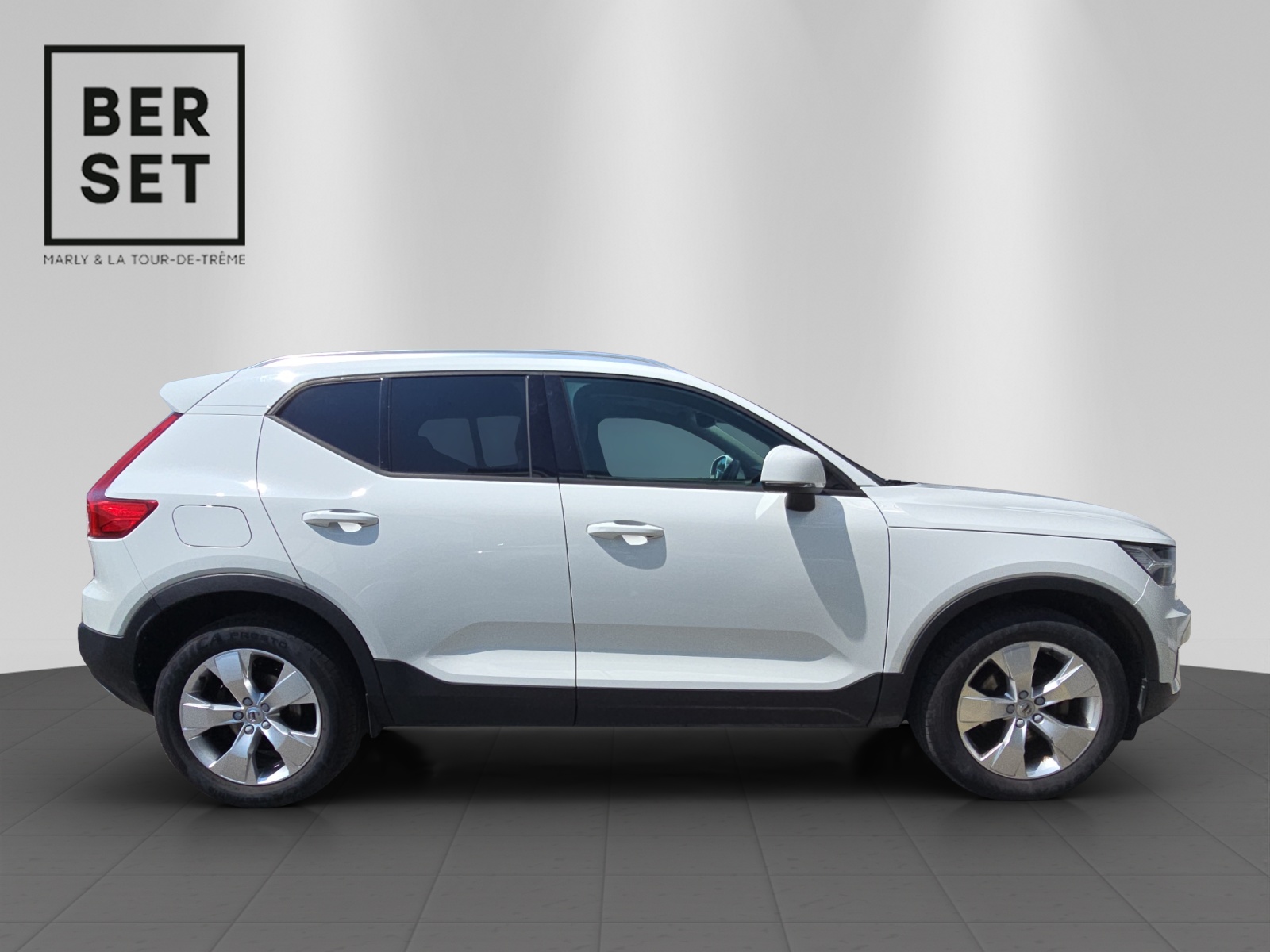 VOLVO XC40 1.5 T3 Momentum-image-5
