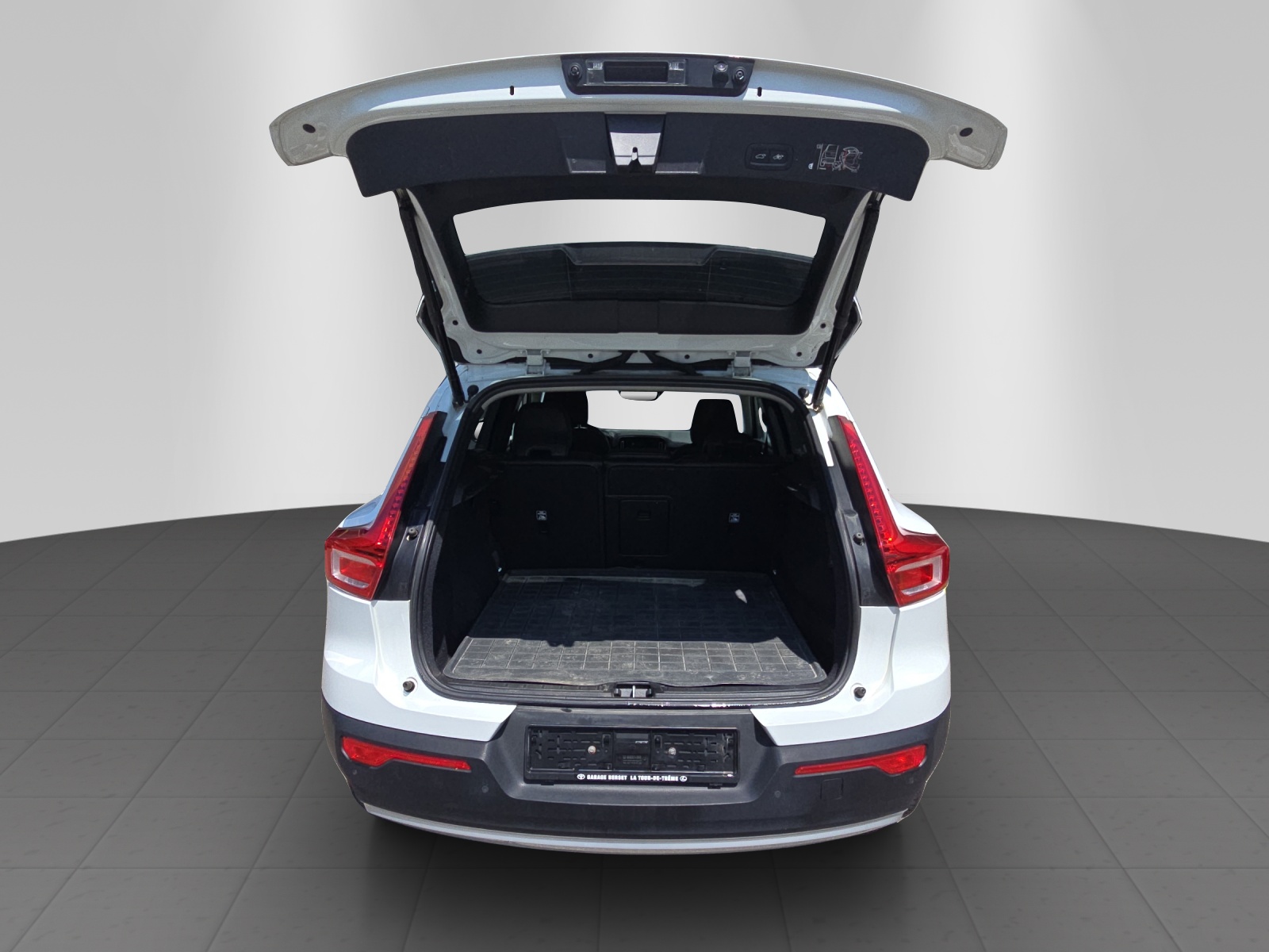 VOLVO XC40 1.5 T3 Momentum-image-12