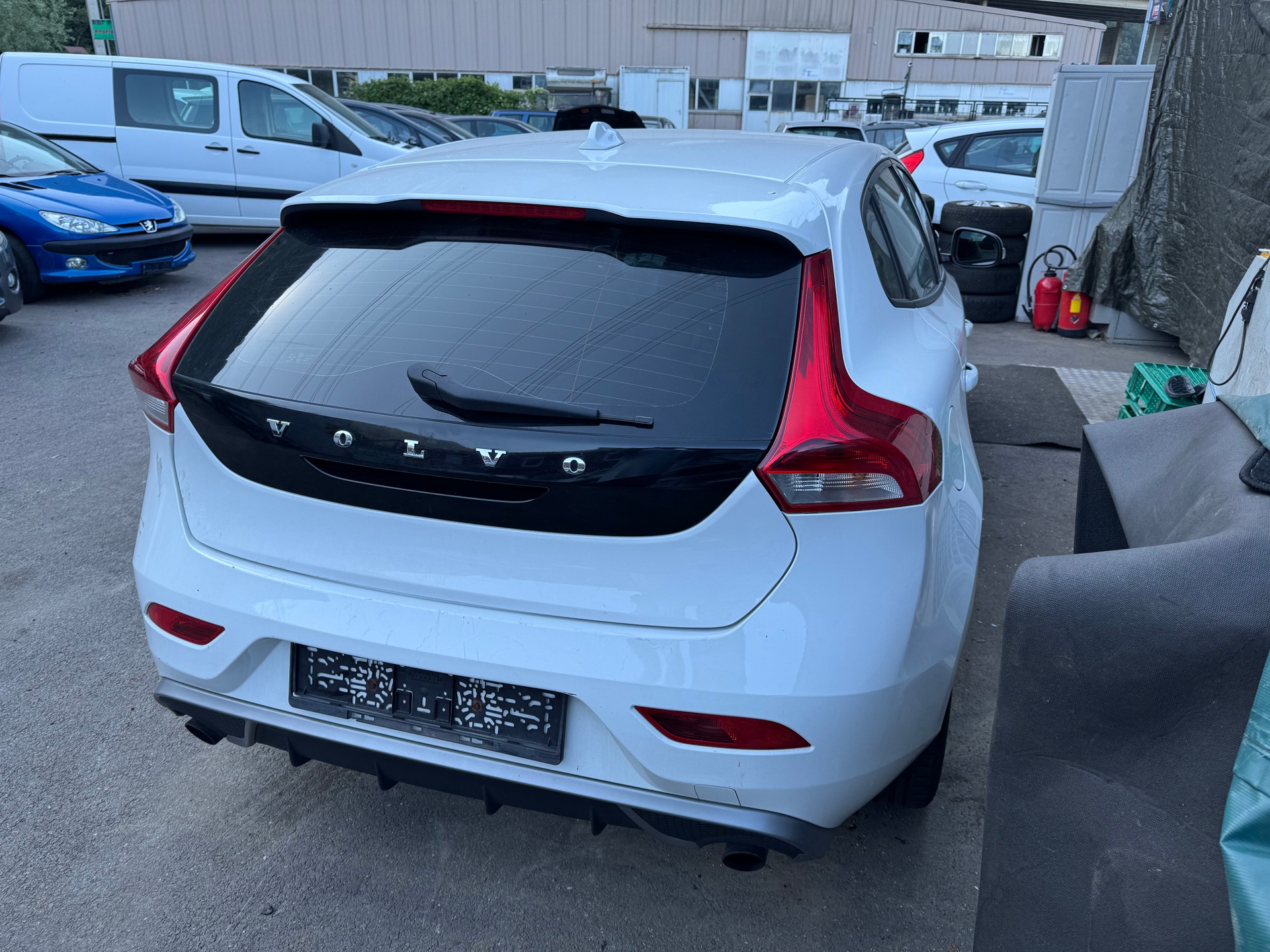 VOLVO V40 T2 Momentum-image-4