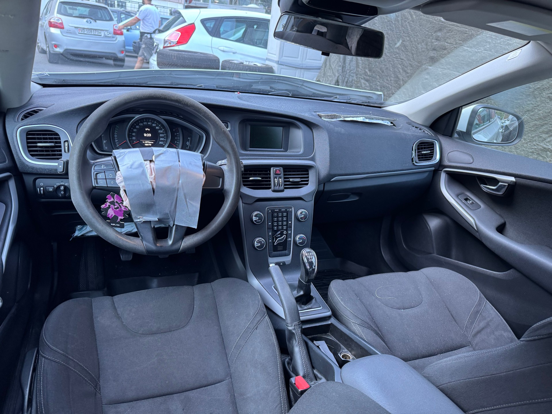 VOLVO V40 T2 Momentum-image-6