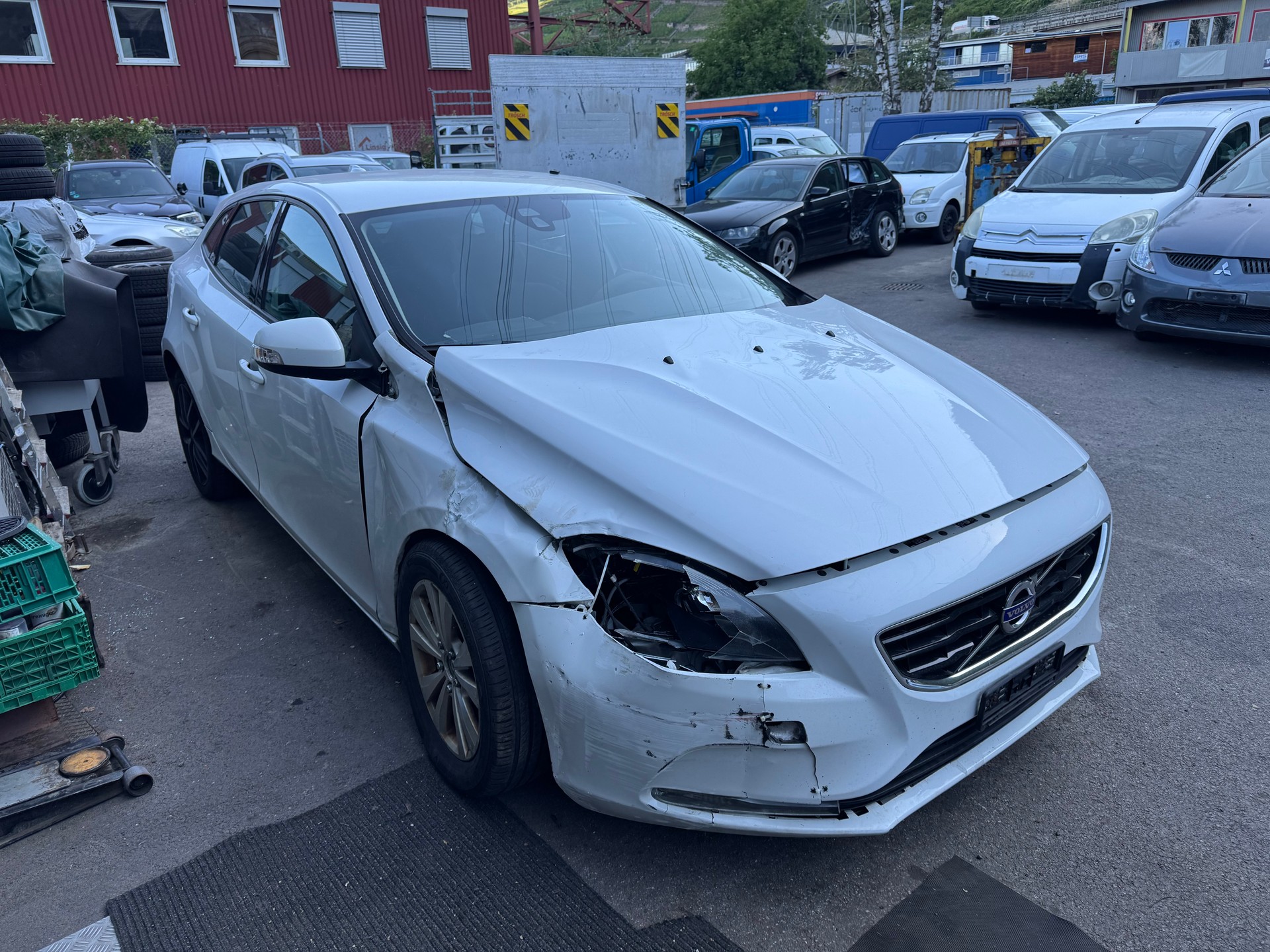 VOLVO V40 T2 Momentum-image-2