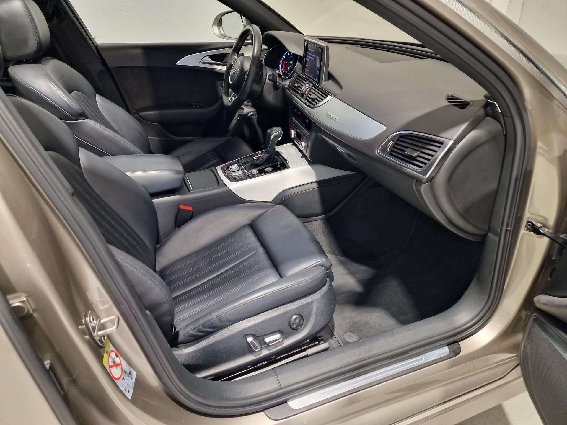AUDI A6 Avant 3.0 TDI V6 quattro S-tronic-image-24