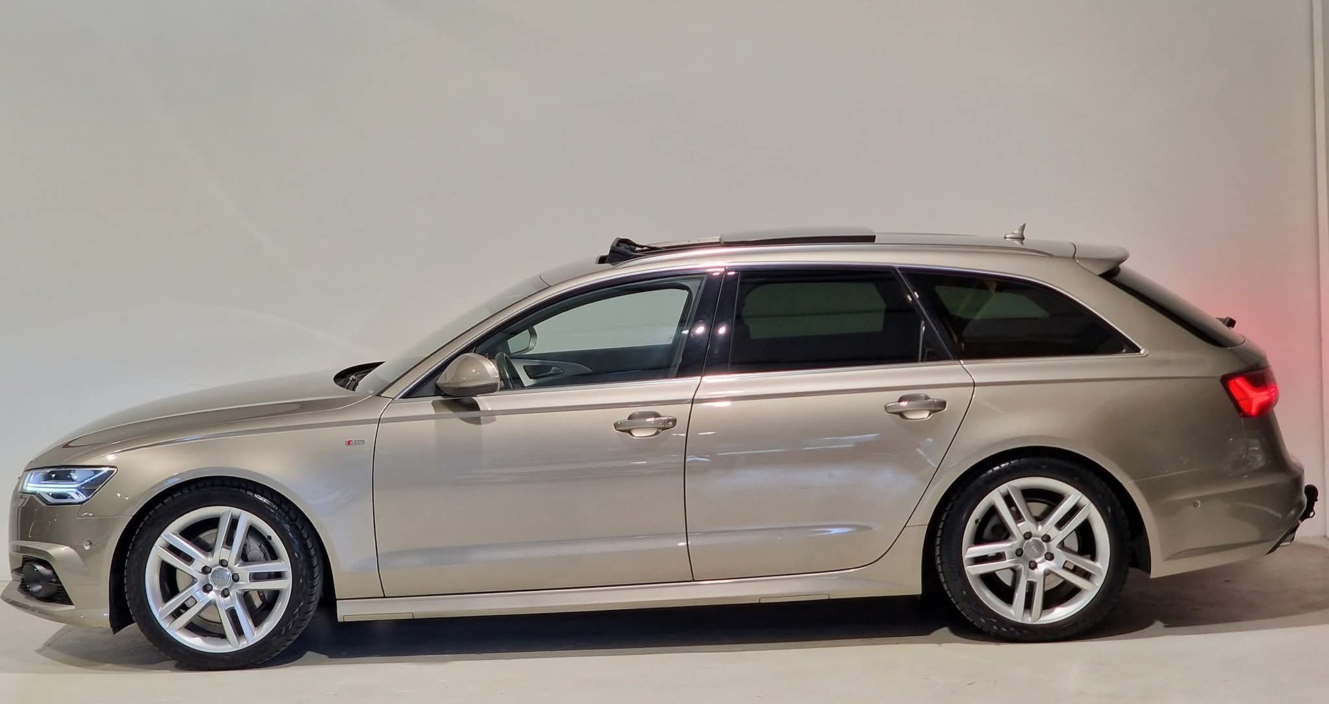 AUDI A6 Avant 3.0 TDI V6 quattro S-tronic-image-1