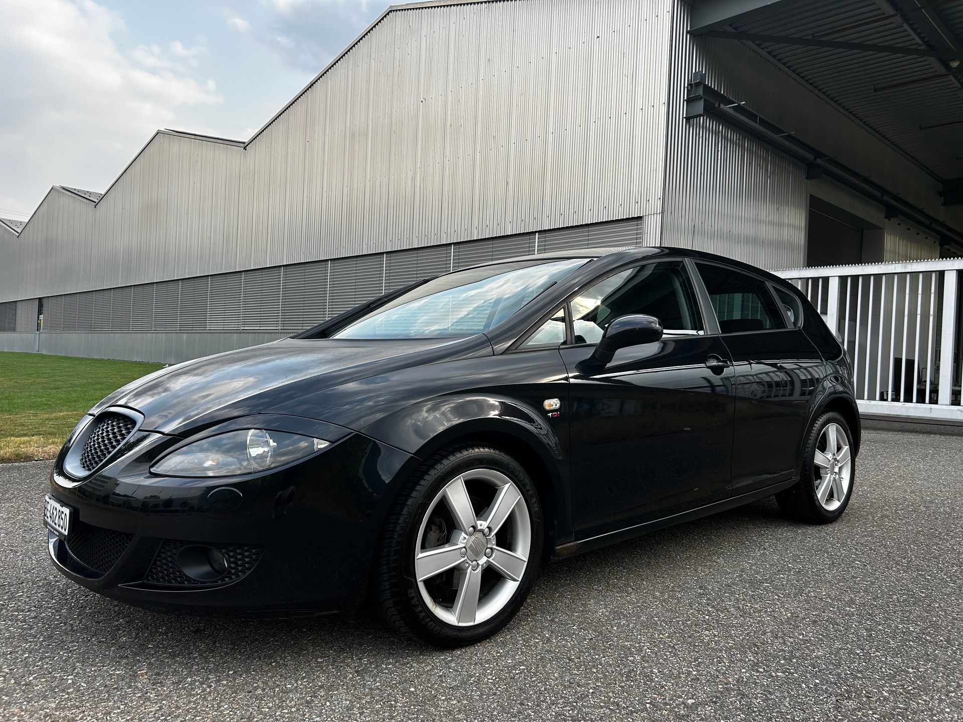 SEAT 2.0 TDI DPF Stylance DSG-image-0
