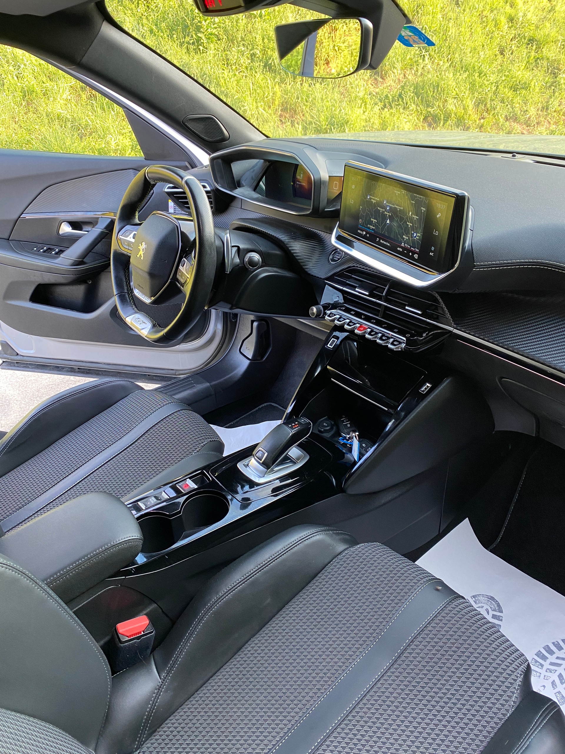 PEUGEOT 2008 1.2 PureTech GT Pack EAT8-image-6